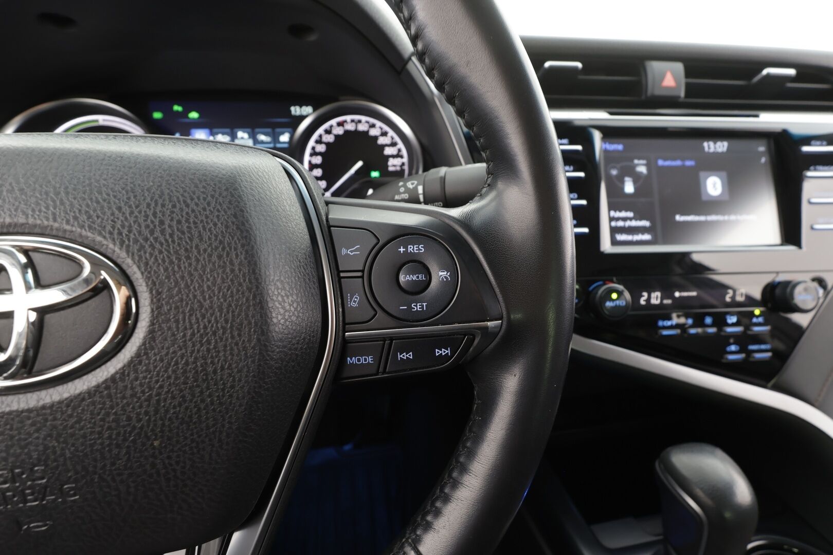 Toyota Camry 2019 2,5 Hybrid Active - Suomi-auto | Merkkihuollot | ACC | LED | Kamera | Sähköpenkit | Nahkaverhoilu | Sisätilanlämmitin | Kaistavahti | Keyless | Kahdet renkaat vanteineen