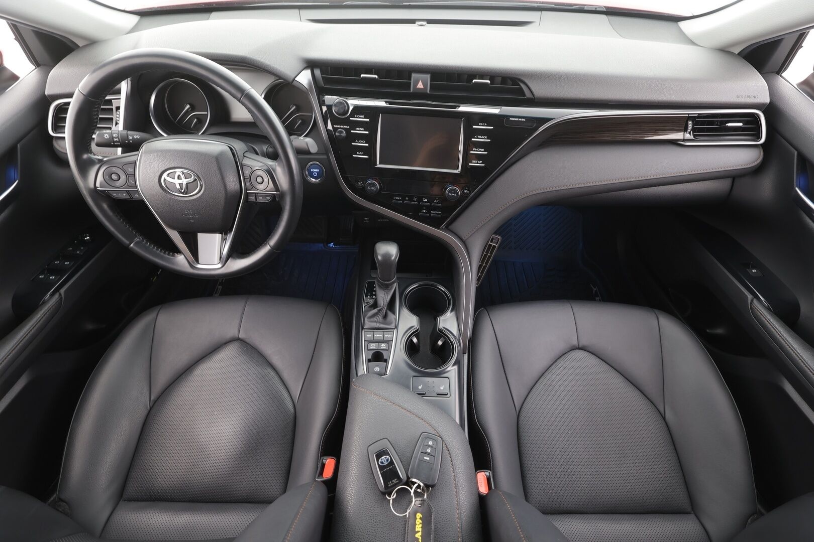 Toyota Camry 2019 2,5 Hybrid Active - Suomi-auto | Merkkihuollot | ACC | LED | Kamera | Sähköpenkit | Nahkaverhoilu | Sisätilanlämmitin | Kaistavahti | Keyless | Kahdet renkaat vanteineen
