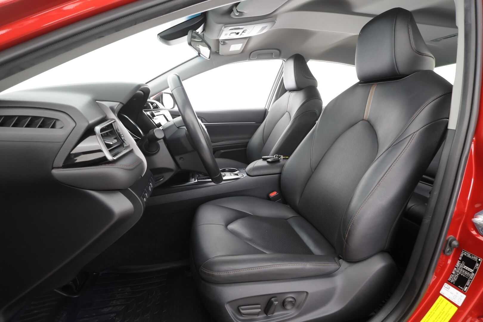Toyota Camry 2019 2,5 Hybrid Active - Suomi-auto | Merkkihuollot | ACC | LED | Kamera | Sähköpenkit | Nahkaverhoilu | Sisätilanlämmitin | Kaistavahti | Keyless | Kahdet renkaat vanteineen