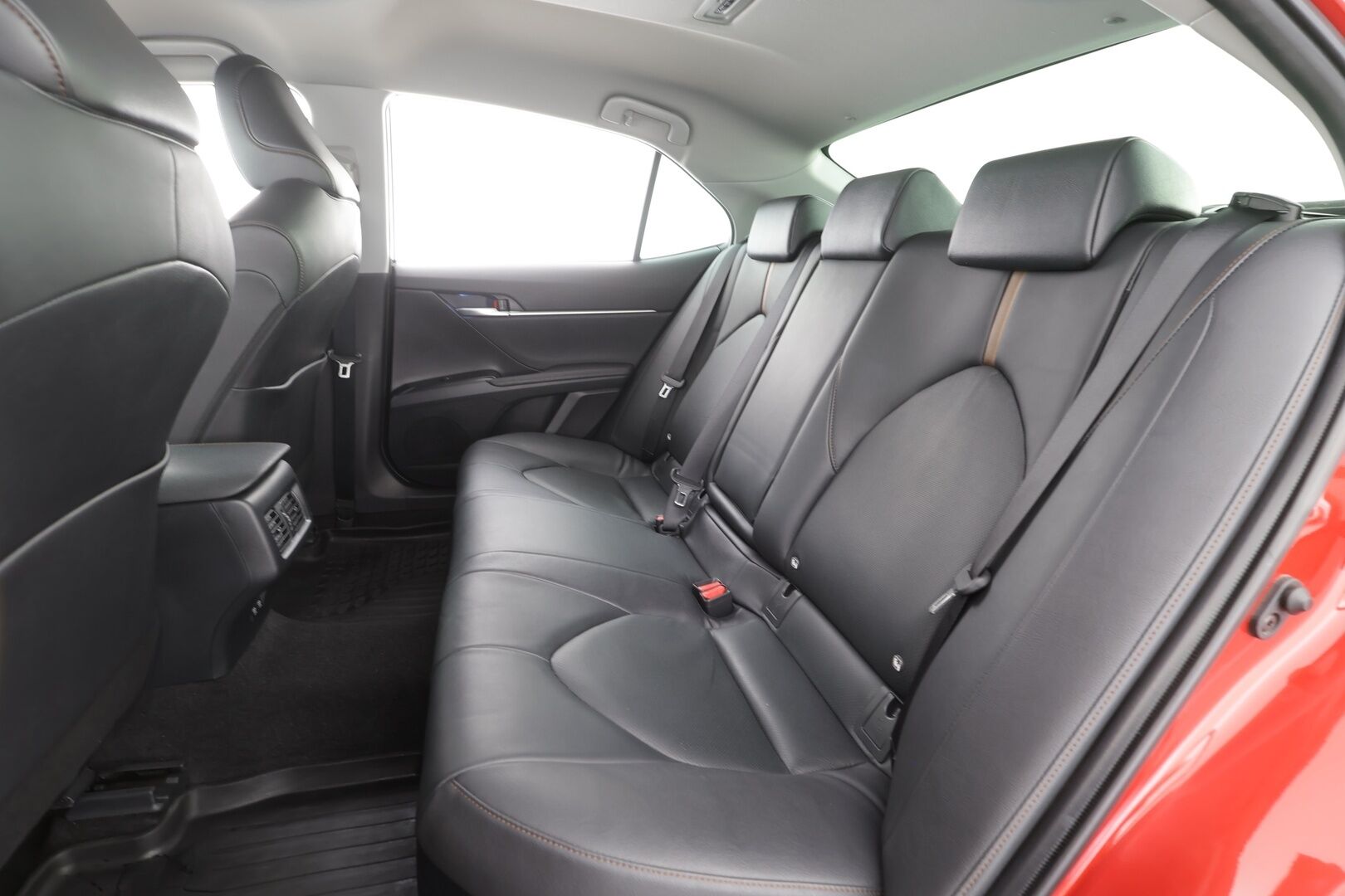 Toyota Camry 2019 2,5 Hybrid Active - Suomi-auto | Merkkihuollot | ACC | LED | Kamera | Sähköpenkit | Nahkaverhoilu | Sisätilanlämmitin | Kaistavahti | Keyless | Kahdet renkaat vanteineen