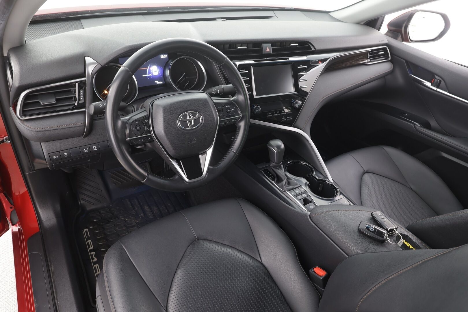 Toyota Camry 2019 2,5 Hybrid Active - Suomi-auto | Merkkihuollot | ACC | LED | Kamera | Sähköpenkit | Nahkaverhoilu | Sisätilanlämmitin | Kaistavahti | Keyless | Kahdet renkaat vanteineen