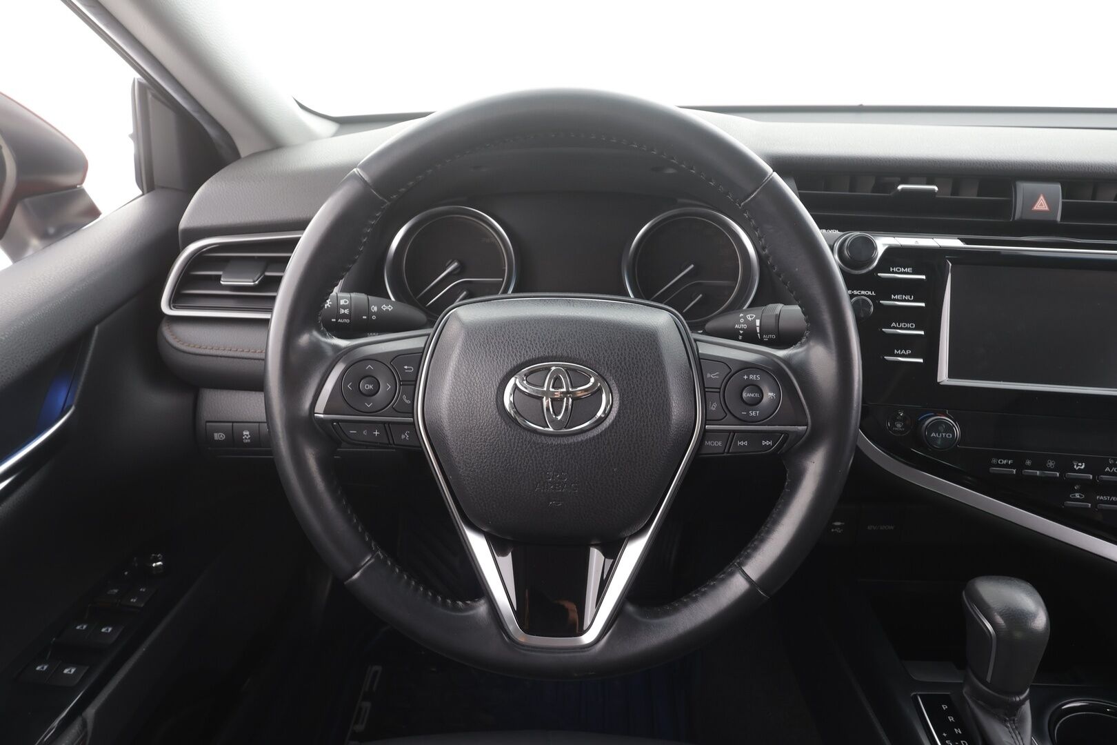 Toyota Camry 2019 2,5 Hybrid Active - Suomi-auto | Merkkihuollot | ACC | LED | Kamera | Sähköpenkit | Nahkaverhoilu | Sisätilanlämmitin | Kaistavahti | Keyless | Kahdet renkaat vanteineen