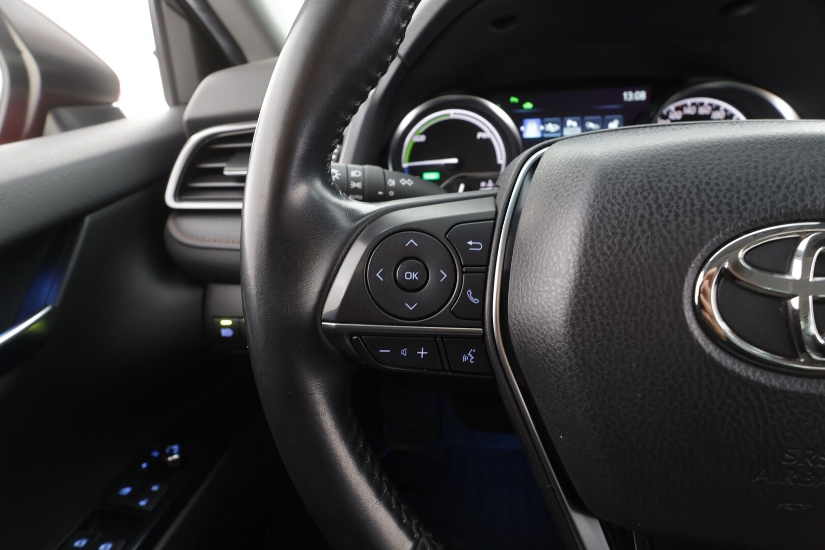 Toyota Camry 2019 2,5 Hybrid Active - Suomi-auto | Merkkihuollot | ACC | LED | Kamera | Sähköpenkit | Nahkaverhoilu | Sisätilanlämmitin | Kaistavahti | Keyless | Kahdet renkaat vanteineen