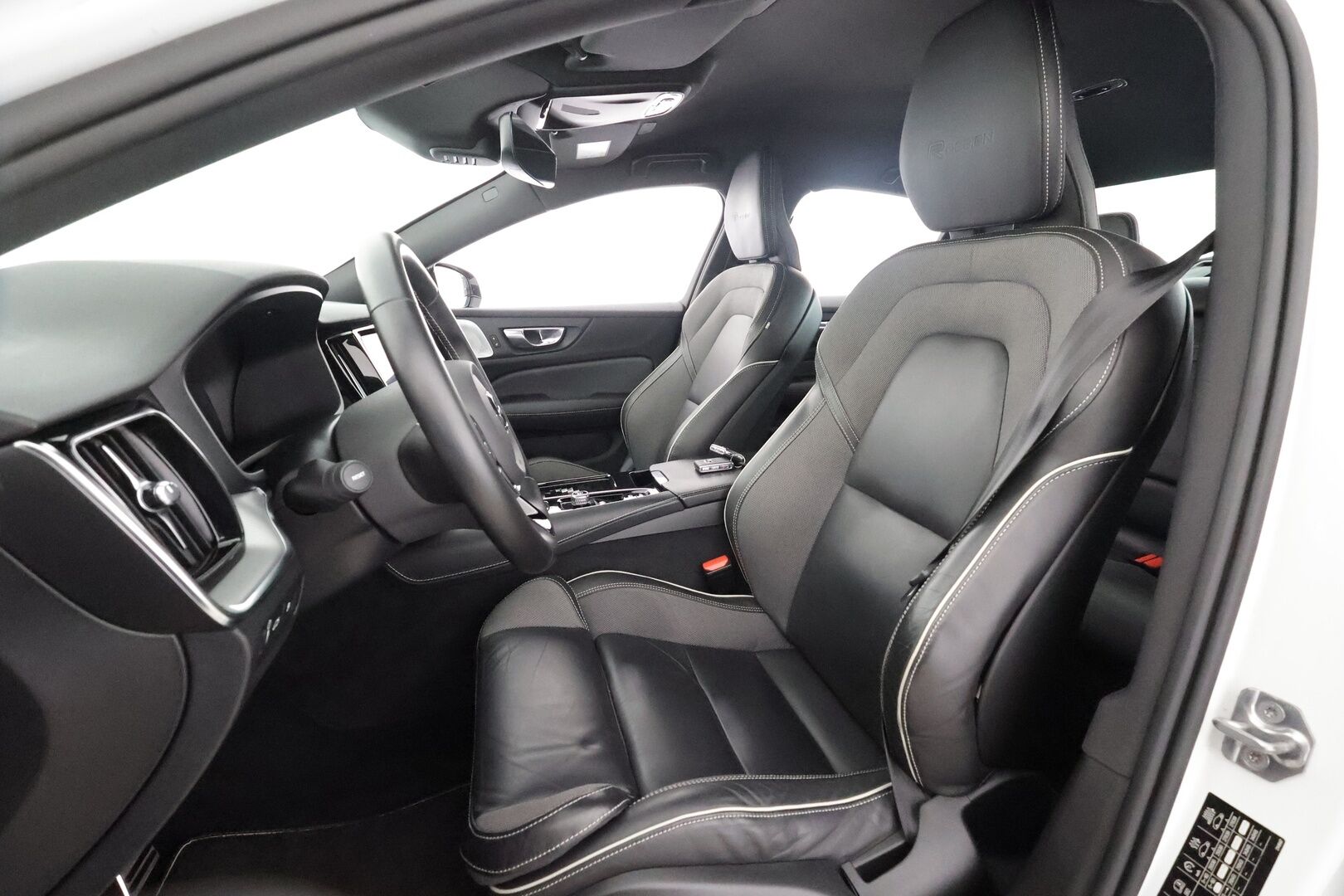 Volvo S60 2019 T8 TwE AWD Business R-Design aut - Bowers&Wilkins | ACC | Muistipenkki | Full-LED | P.Kamera | Muistipenkki | Ratinlämmitys | Keyless | Sporttipenkit | Suomi-auto