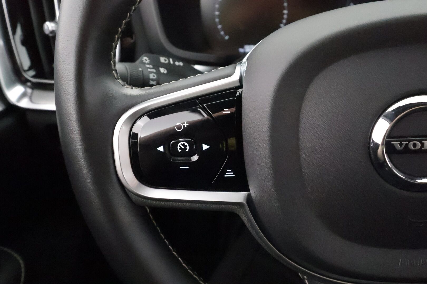 Volvo S60 2019 T8 TwE AWD Business R-Design aut - Bowers&Wilkins | ACC | Muistipenkki | Full-LED | P.Kamera | Muistipenkki | Ratinlämmitys | Keyless | Sporttipenkit | Suomi-auto