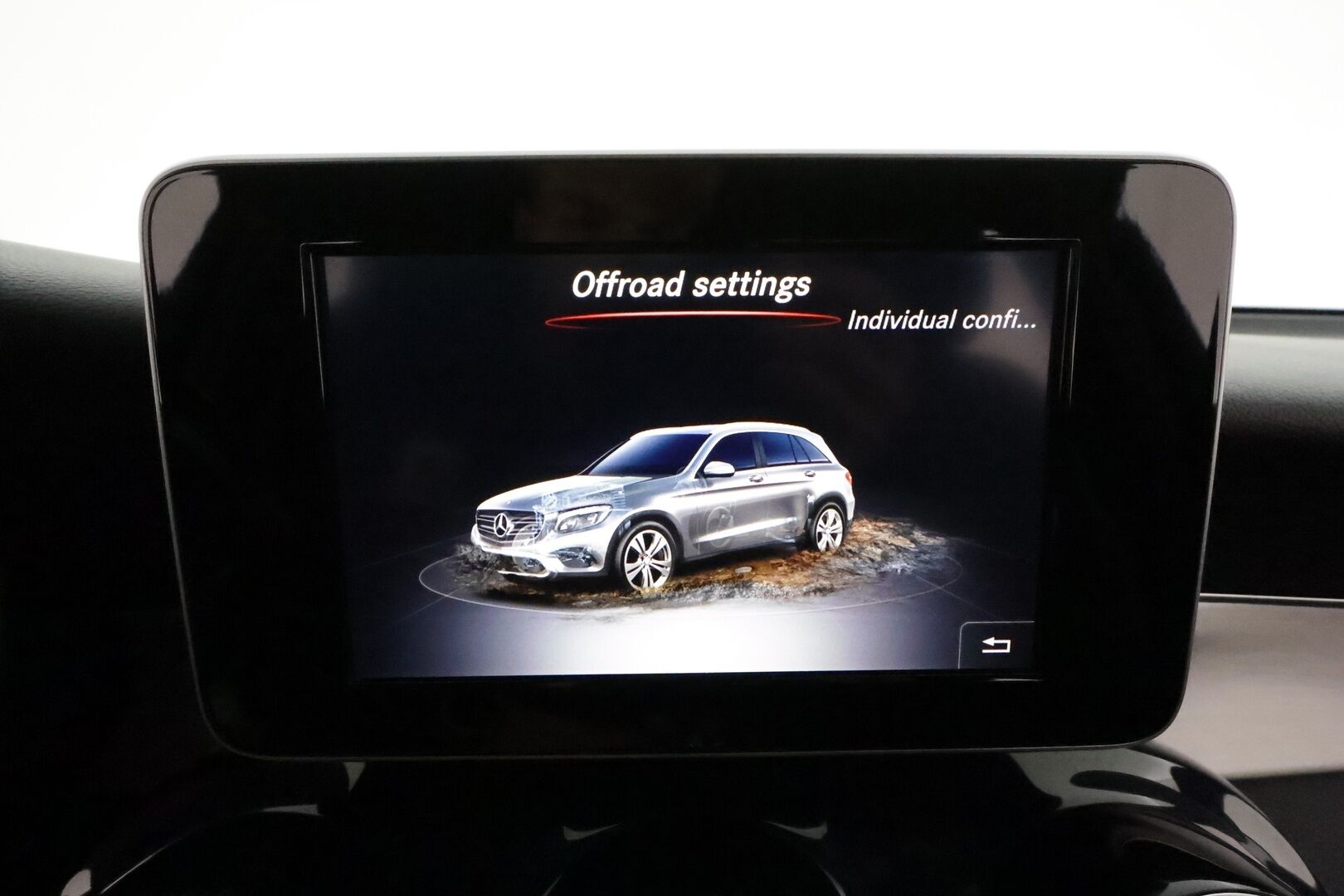Mercedes-Benz GLC 2018 220 d 4Matic A Premium Business AMG *Distronic+ / Webasto / 360° / Koukku / Navi / Puolinahat* - Kahdet renkaat aluvanteilla