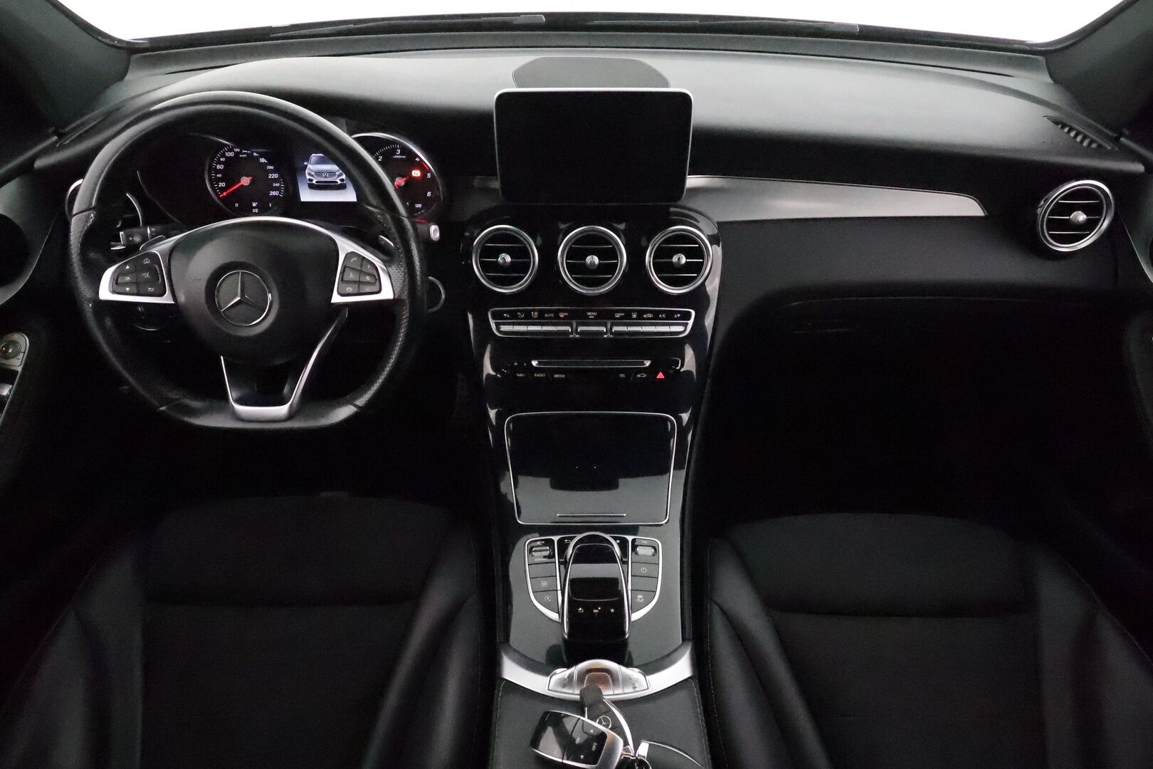 Mercedes-Benz GLC 2018 220 d 4Matic A Premium Business AMG *Distronic+ / Webasto / 360° / Koukku / Navi / Puolinahat* - Kahdet renkaat aluvanteilla