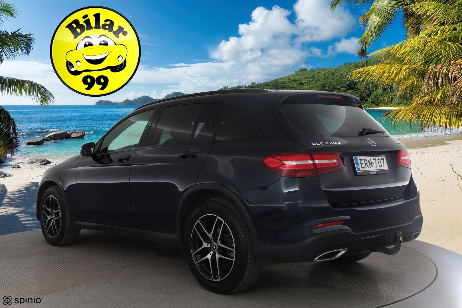 Mercedes-Benz GLC 2018 220 d 4Matic A Premium Business AMG *Distronic+ / Webasto / 360° / Koukku / Navi / Puolinahat* - Kahdet renkaat aluvanteilla
