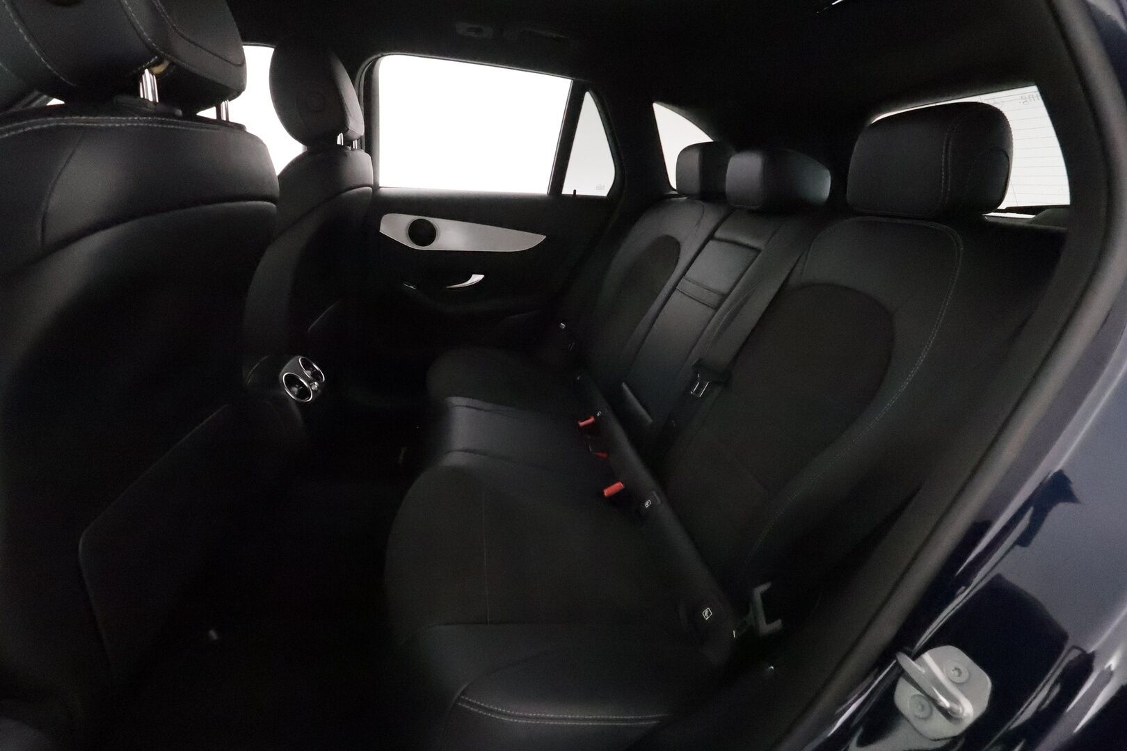 Mercedes-Benz GLC 2018 220 d 4Matic A Premium Business AMG *Distronic+ / Webasto / 360° / Koukku / Navi / Puolinahat* - Kahdet renkaat aluvanteilla