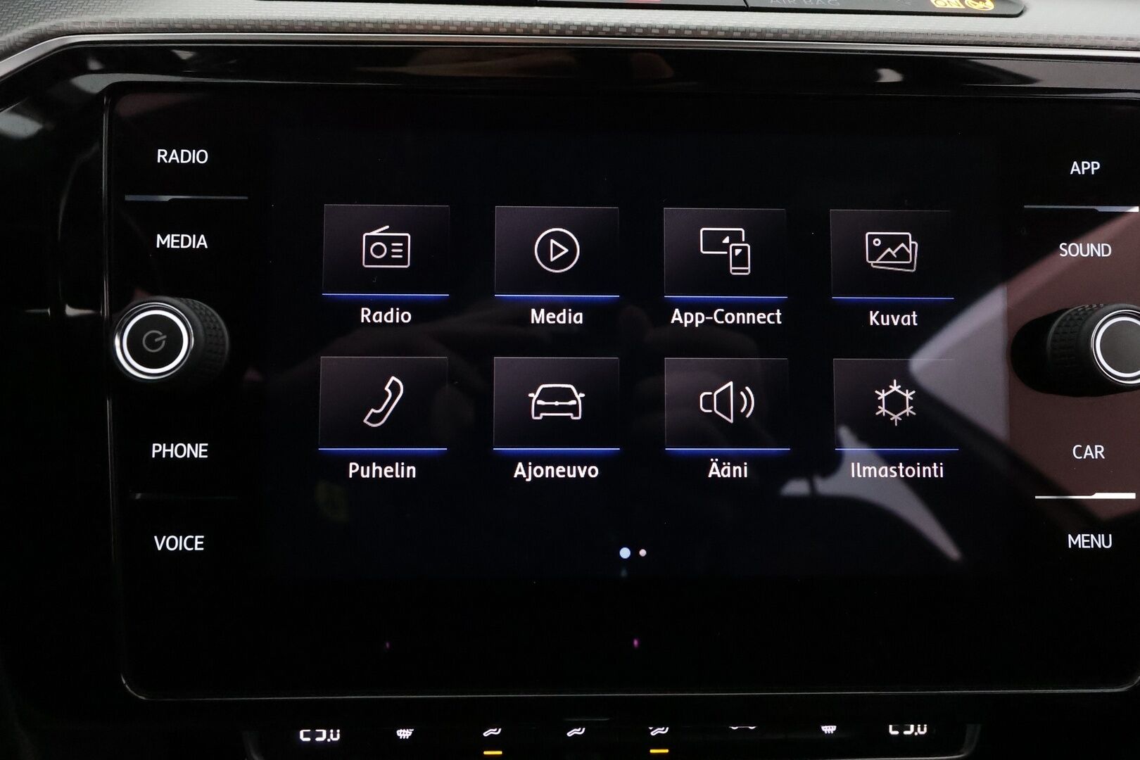 Volkswagen Passat 2018 Variant Highline  R-Line  2,0 TSI 4MOTION DSG **Koukku / Adapt.Vakkari / P.Tutkat / DYNAudio ** - Hierova Sporttipenkki Muistilla  / LED-valot / Apple&Android / KeylessGO / 2x Renkaat