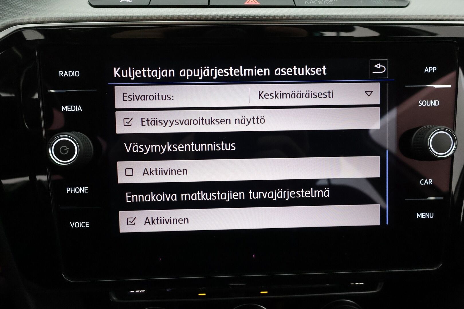 Volkswagen Passat 2018 Variant Highline  R-Line  2,0 TSI 4MOTION DSG **Koukku / Adapt.Vakkari / P.Tutkat / DYNAudio ** - Hierova Sporttipenkki Muistilla  / LED-valot / Apple&Android / KeylessGO / 2x Renkaat