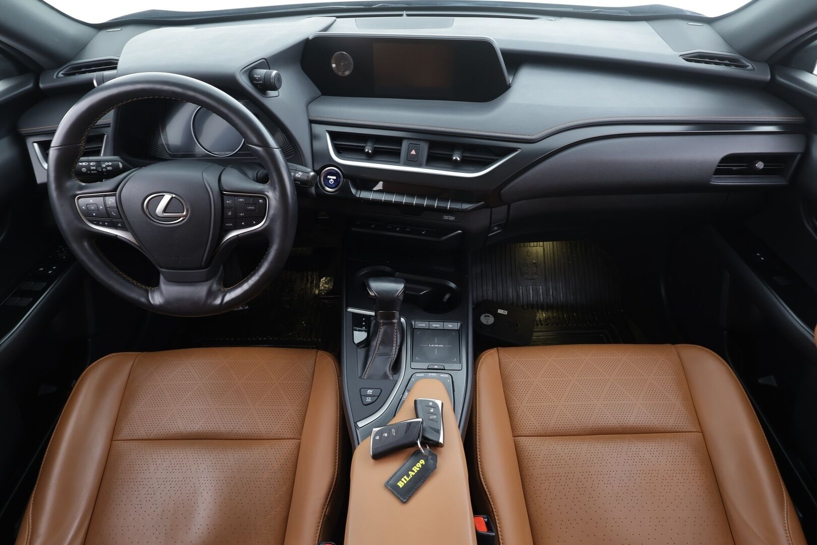 Lexus UX 2019 250h AWD Premium * ACC / P.kamera / Sähköpenkit / Mark Levinson / Ruskeat nahat / Navi / LED / KeylessGo * - Lohkolämmitin / Suomi-auto / Merkkihuollettu - Osta nyt, maksa vasta ensi vuonna