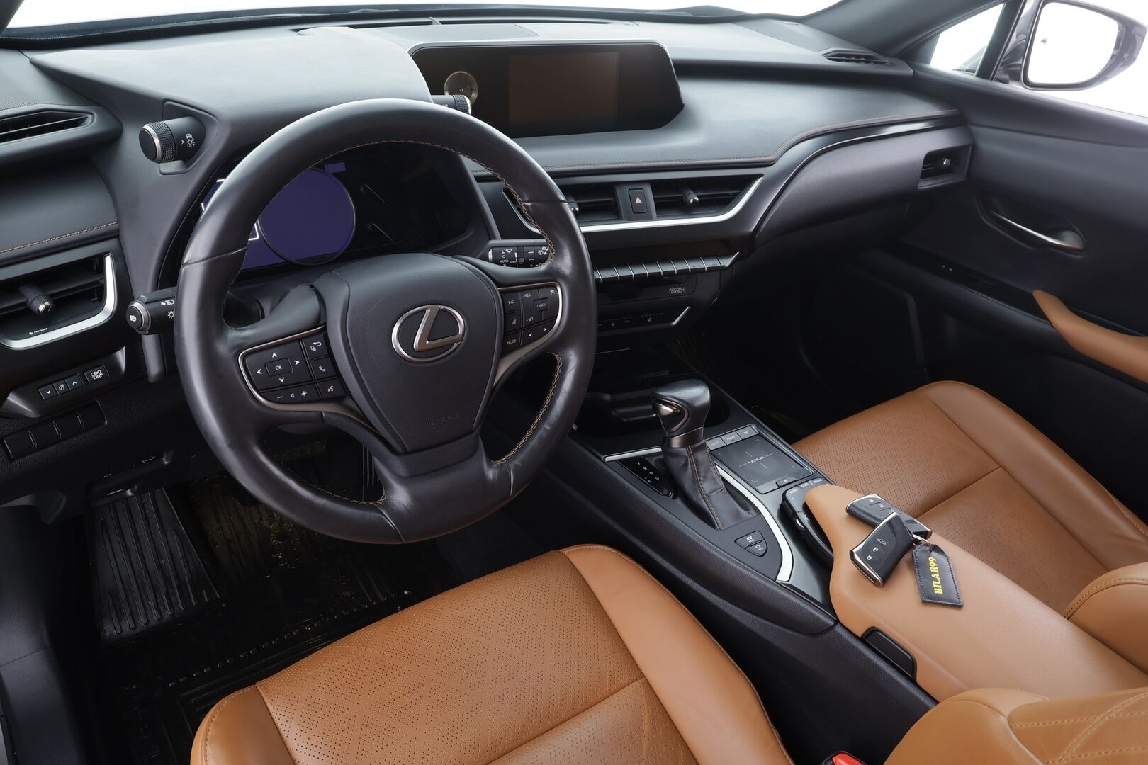 Lexus UX 2019 250h AWD Premium * ACC / P.kamera / Sähköpenkit / Mark Levinson / Ruskeat nahat / Navi / LED / KeylessGo * - Lohkolämmitin / Suomi-auto / Merkkihuollettu