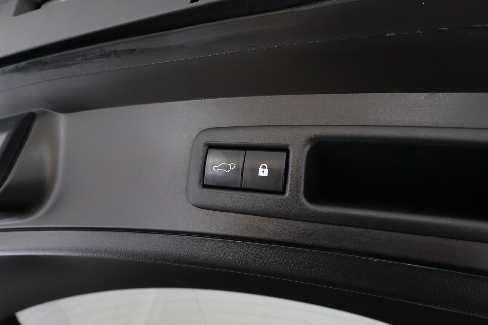 Lexus UX 2019 250h AWD Premium * ACC / P.kamera / Sähköpenkit / Mark Levinson / Ruskeat nahat / Navi / LED / KeylessGo * - Lohkolämmitin / Suomi-auto / Merkkihuollettu