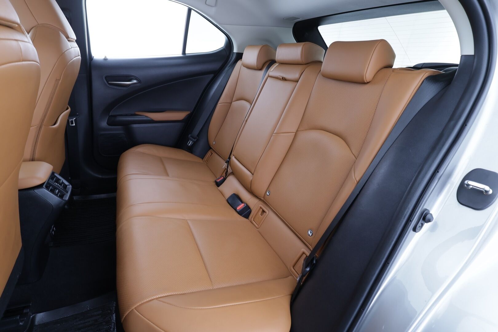 Lexus UX 2019 250h AWD Premium * ACC / P.kamera / Sähköpenkit / Mark Levinson / Ruskeat nahat / Navi / LED / KeylessGo * - Lohkolämmitin / Suomi-auto / Merkkihuollettu - Osta nyt, maksa vasta ensi vuonna