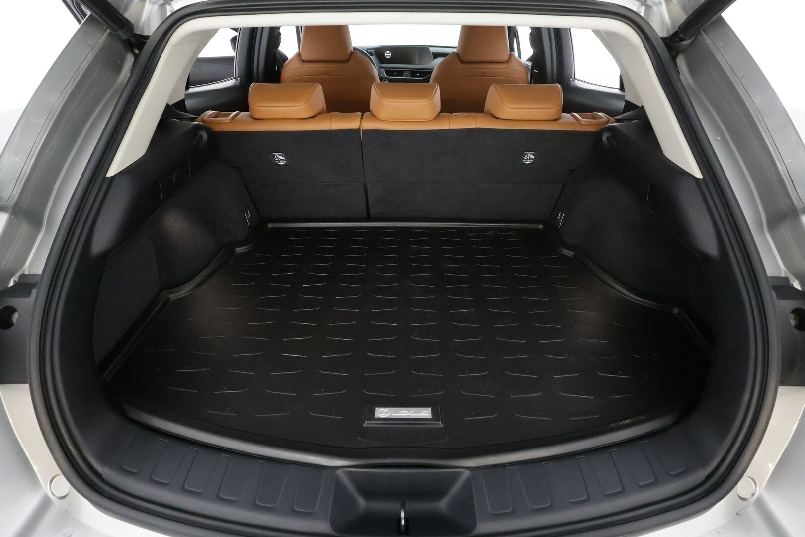 Lexus UX 2019 250h AWD Premium * ACC / P.kamera / Sähköpenkit / Mark Levinson / Ruskeat nahat / Navi / LED / KeylessGo * - Lohkolämmitin / Suomi-auto / Merkkihuollettu - Osta nyt, maksa vasta ensi vuonna