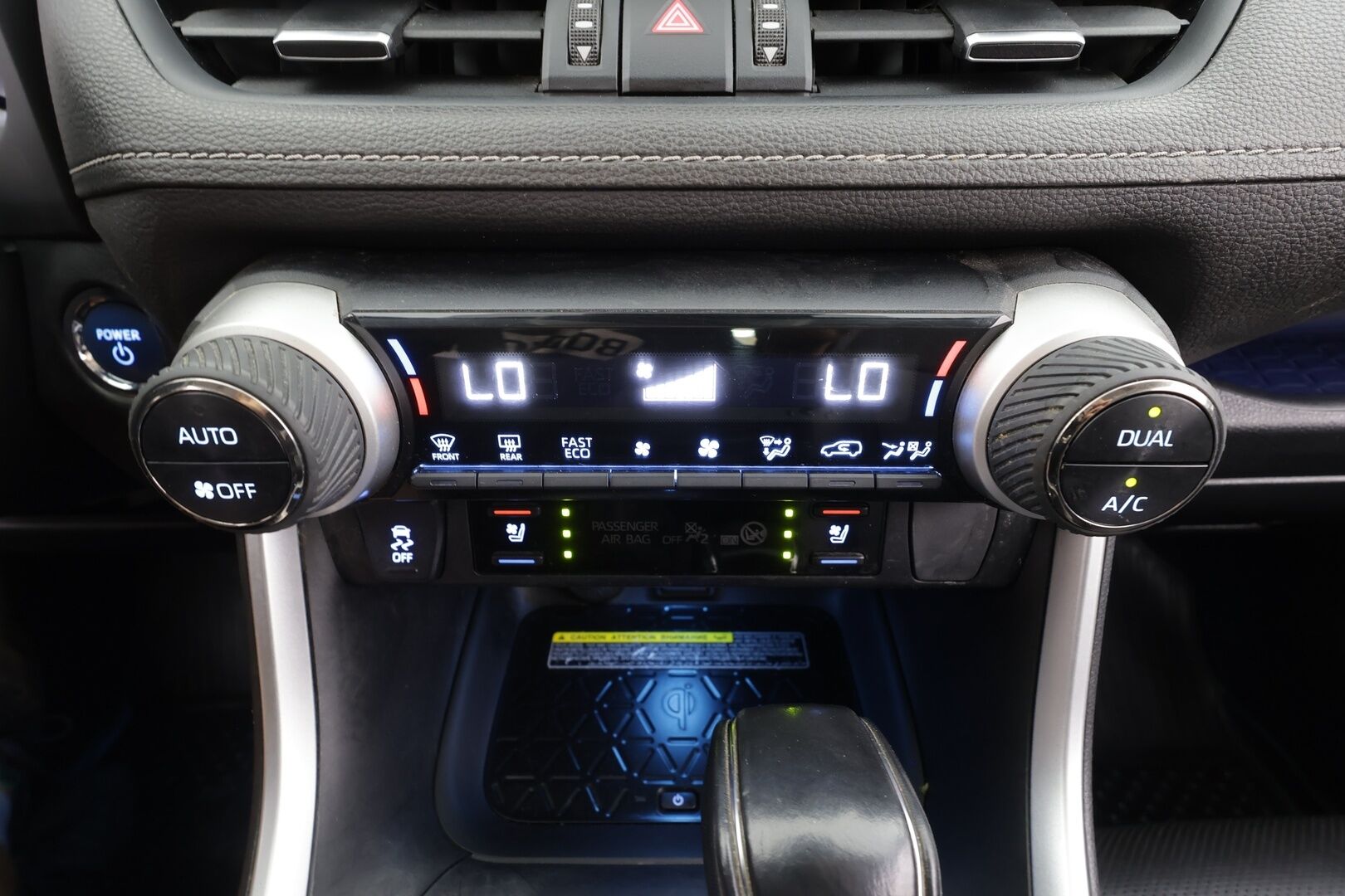Toyota RAV4 2019 2,5 Hybrid AWD-i Premium - | ACC | Webasto | Koukku | P.Kamera | LED | Ilmastoidut Nahat | Apple&Android | Suomi-auto | Kahdet Renkaat | Merkkihuollettu |