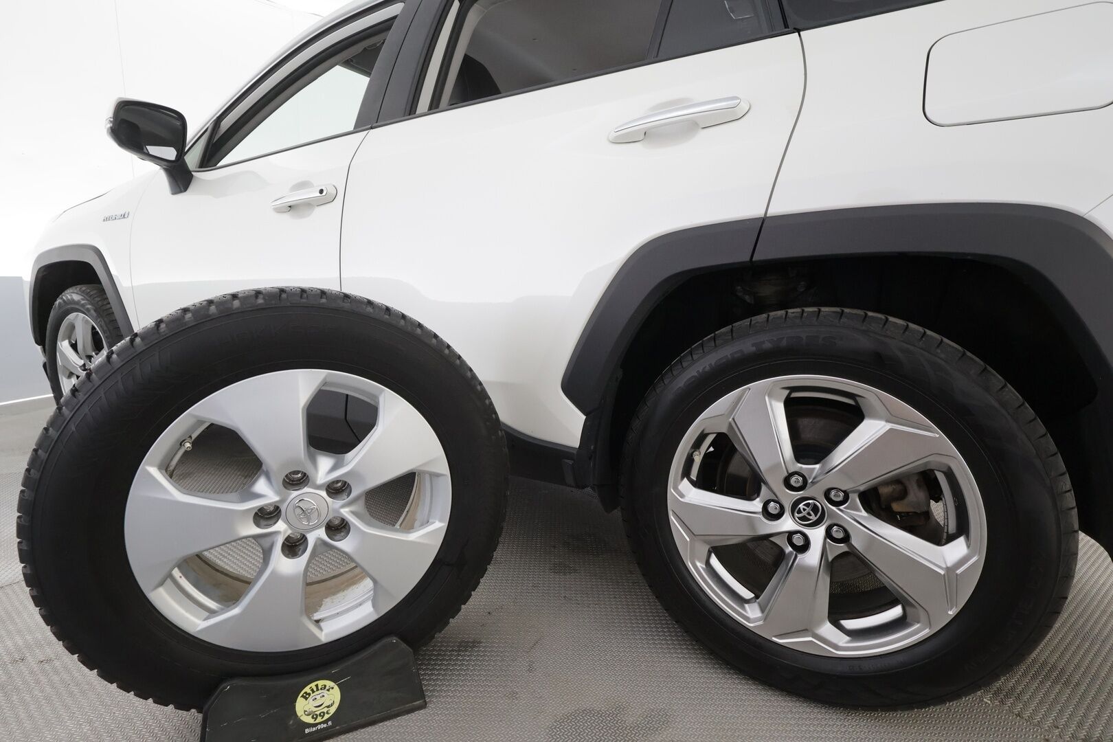Toyota RAV4 2019 2,5 Hybrid AWD-i Premium - | ACC | Webasto | Koukku | P.Kamera | LED | Ilmastoidut Nahat | Apple&Android | Suomi-auto | Kahdet Renkaat | Merkkihuollettu |