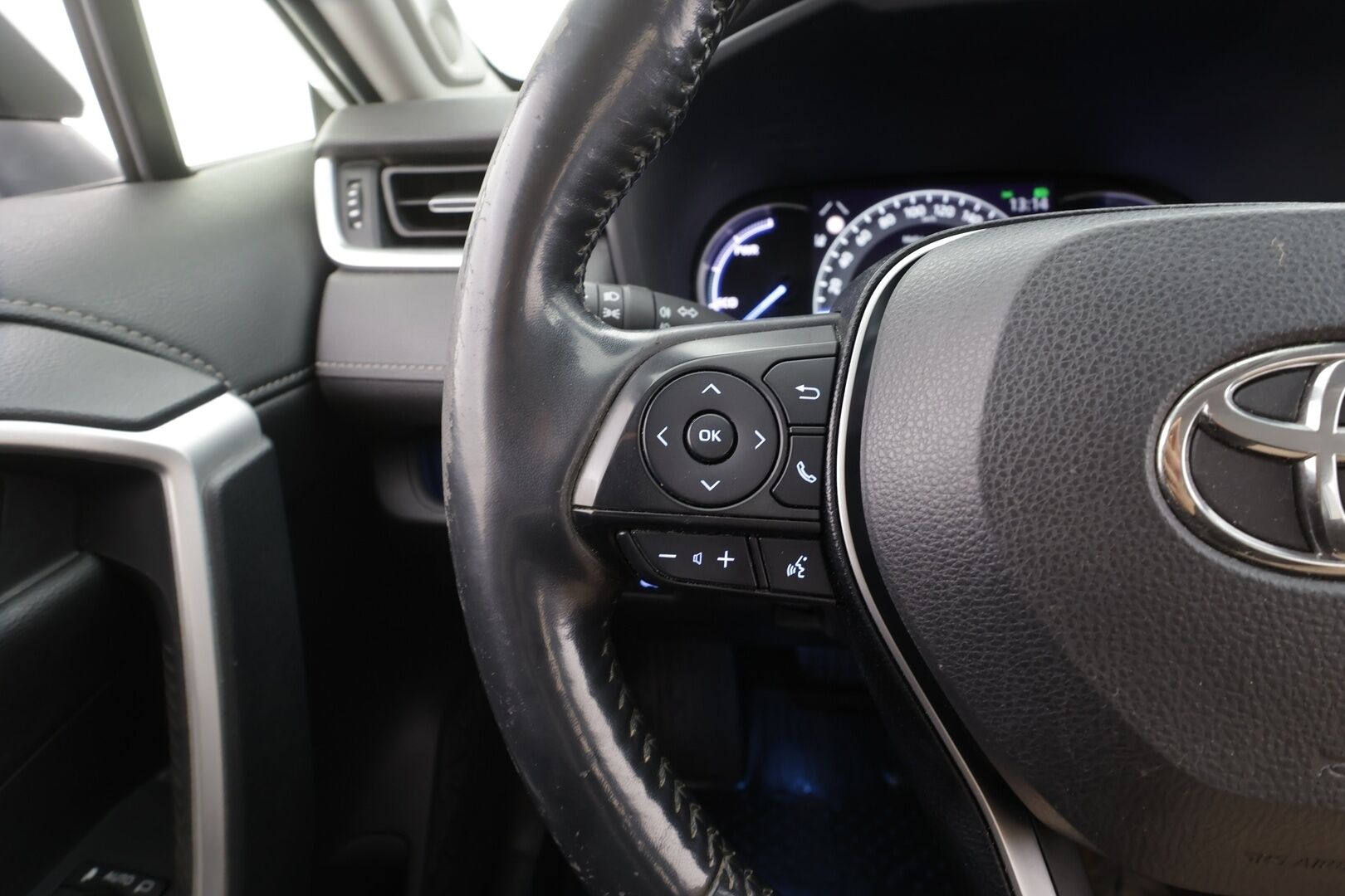 Toyota RAV4 2019 2,5 Hybrid AWD-i Premium - | ACC | Webasto | Koukku | P.Kamera | LED | Ilmastoidut Nahat | Apple&Android | Suomi-auto | Kahdet Renkaat | Merkkihuollettu |