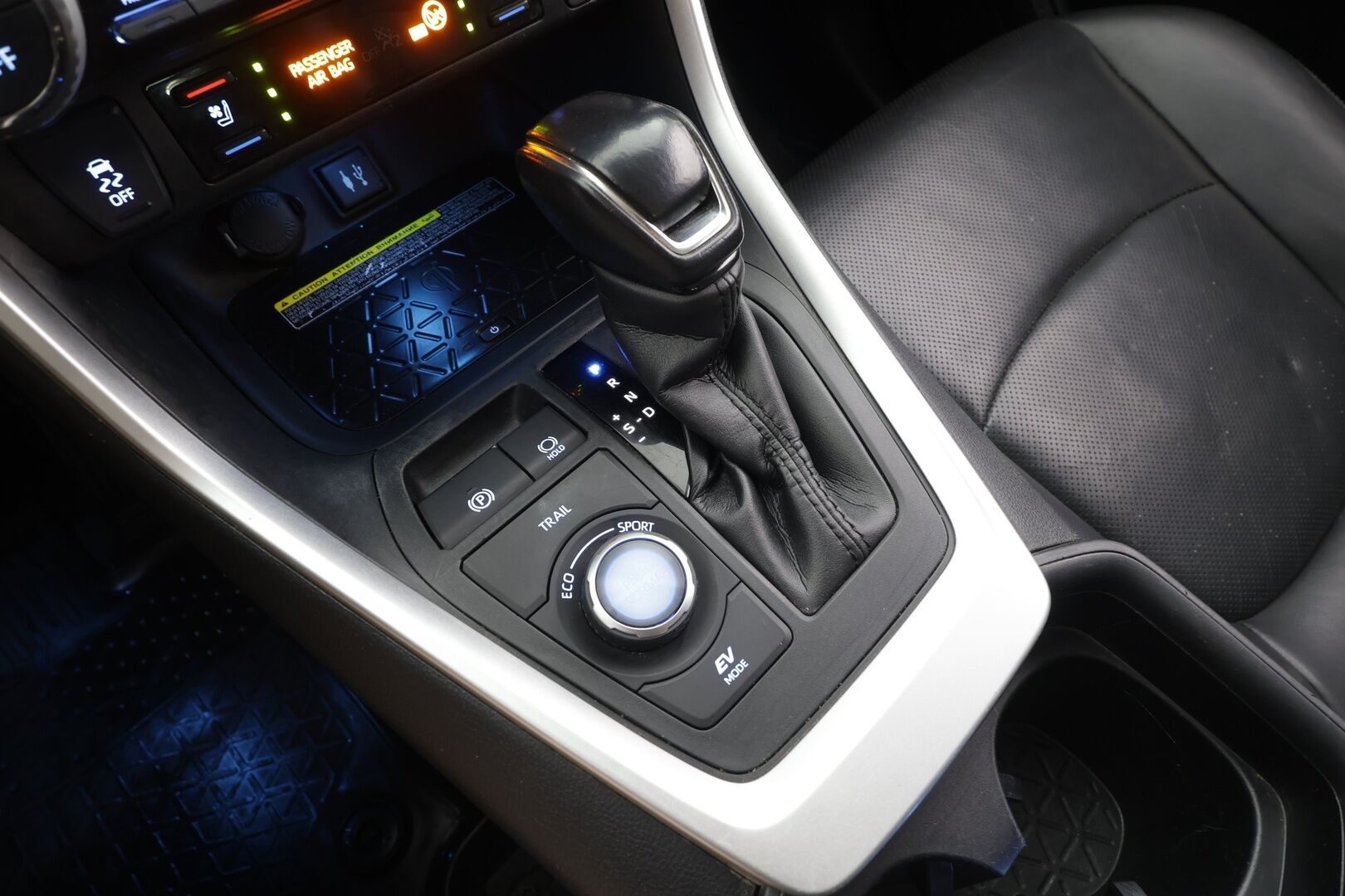 Toyota RAV4 2019 2,5 Hybrid AWD-i Premium - | ACC | Webasto | Koukku | P.Kamera | LED | Ilmastoidut Nahat | Apple&Android | Suomi-auto | Kahdet Renkaat | Merkkihuollettu |