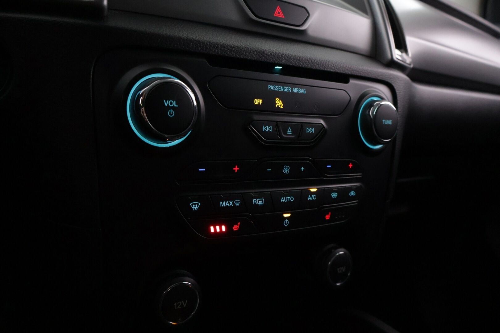 FORD Ranger 2020 Double Cab 2,0 TDCi Bi Turbo 213 hp A10 4x4 Limited N2G * Webasto / Lämm. tuulilasi / Sähköpenkki / Nahat / P. kamera* - Suomi-auto /Juuri tehty Jakopää! / Katsastettu 04/25 / Lavakate / Hiljattain iso jarruremontti