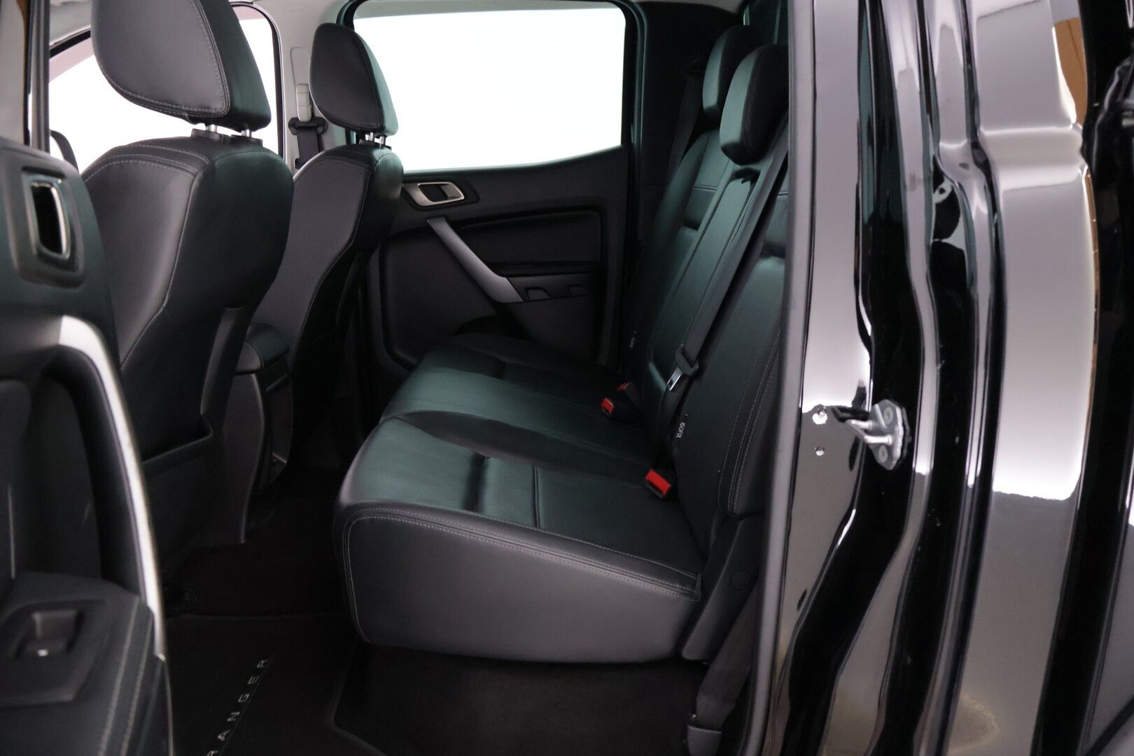 FORD Ranger 2020 Double Cab 2,0 TDCi Bi Turbo 213 hp A10 4x4 Limited N2G * Webasto / Lämm. tuulilasi / Sähköpenkki / Nahat / P. kamera* - Suomi-auto /Juuri huollettu / Katsastettu 04/25 / Lavakate / Hiljattain iso jarruremontti