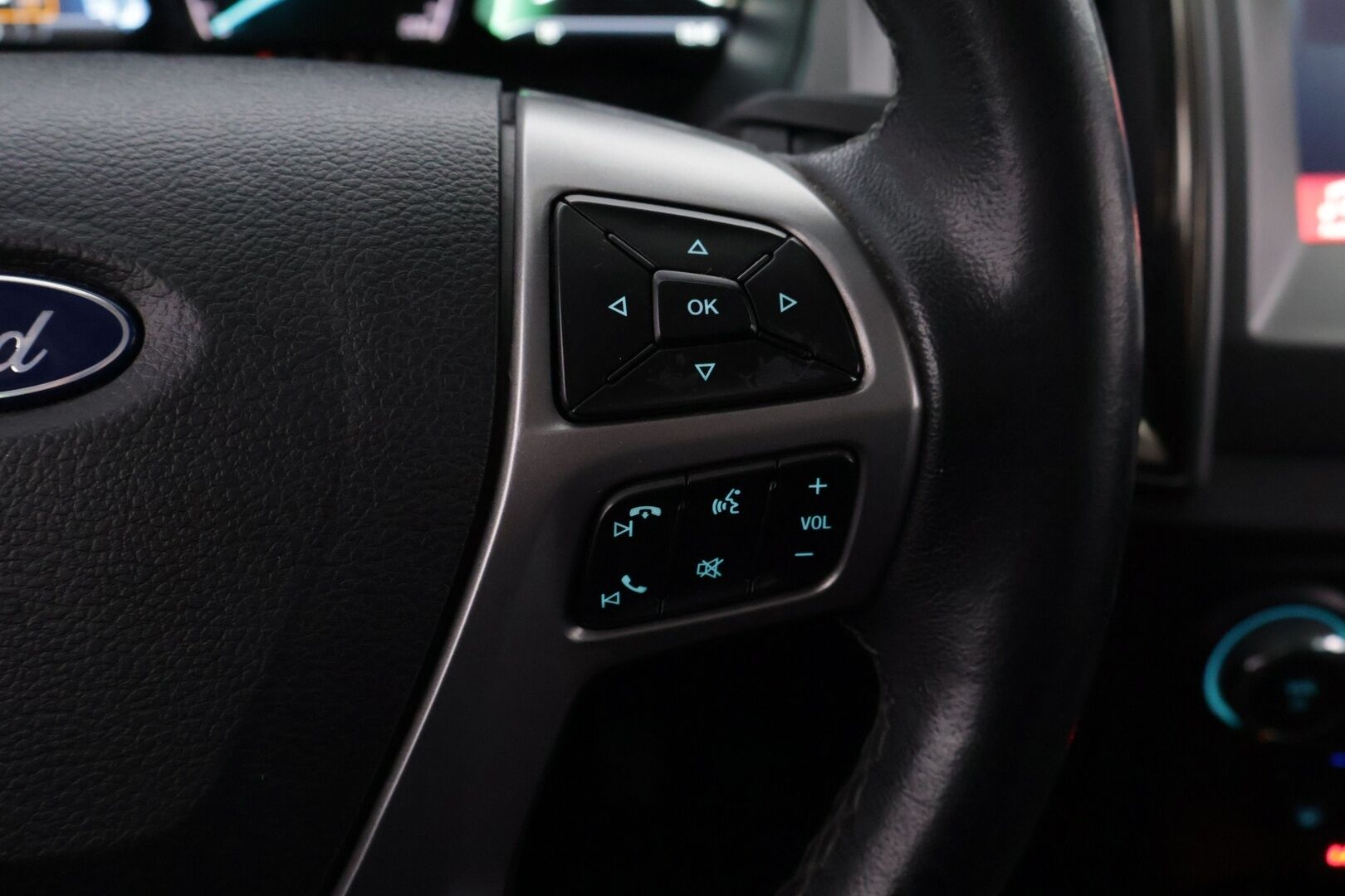 FORD Ranger 2020 Double Cab 2,0 TDCi Bi Turbo 213 hp A10 4x4 Limited N2G * Webasto / Lämm. tuulilasi / Sähköpenkki / Nahat / P. kamera* - Suomi-auto /Juuri huollettu / Katsastettu 04/25 / Lavakate / Hiljattain iso jarruremontti