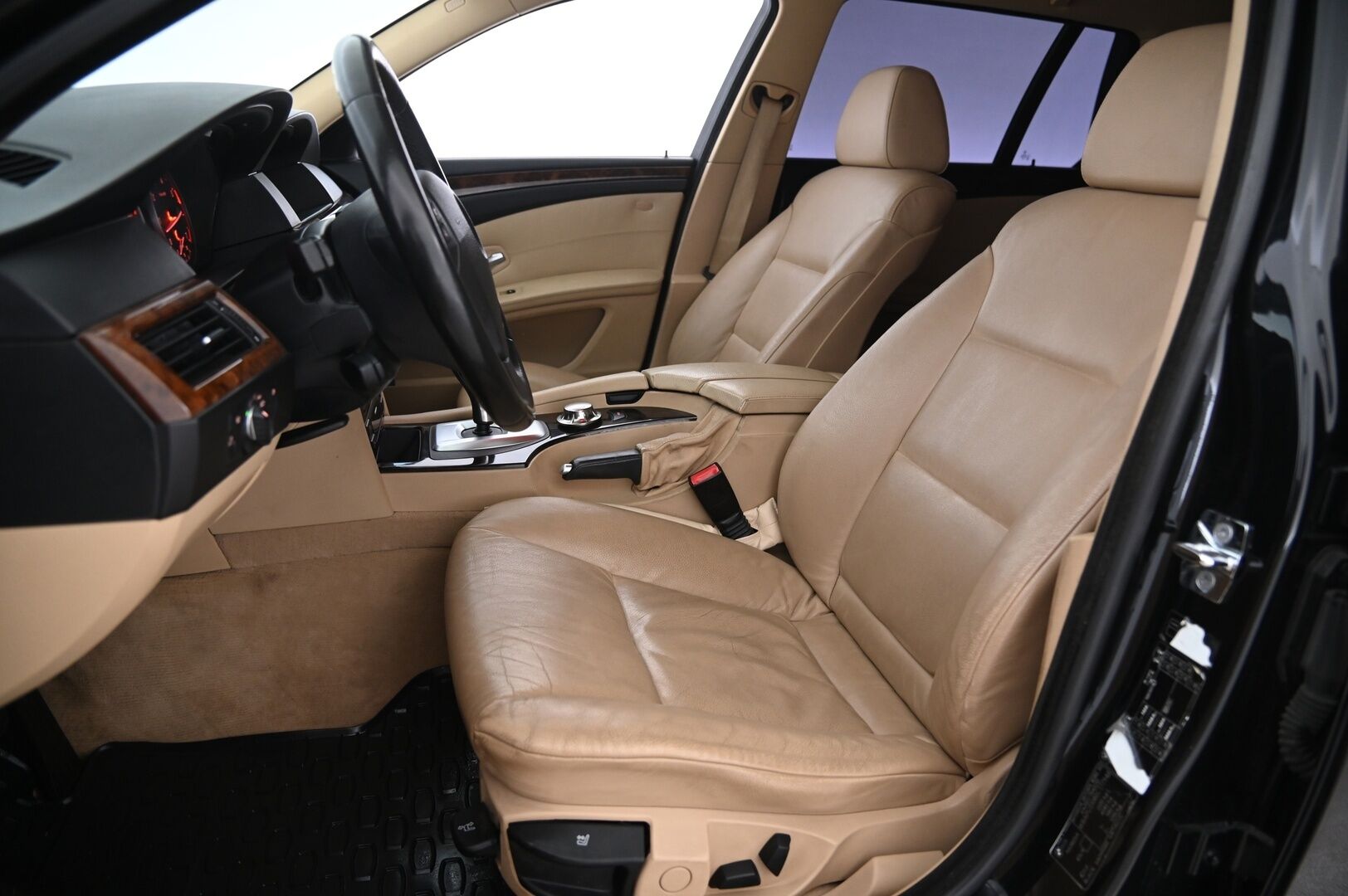 BMW 523 2008 *Myydään Huutokaupat.com*