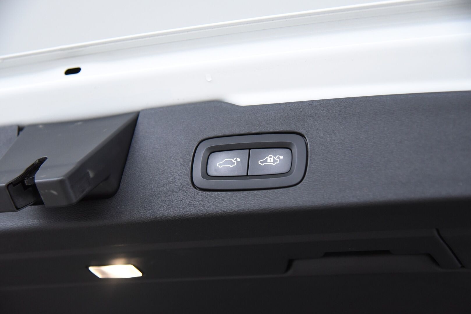Volvo V60 2020 T4 Business aut / Webasto / LED / Keyless / P-tutka / VOC / - Suomi-auto / Merkkihuollot / Audio. high perf / Dynamic alusta / 
