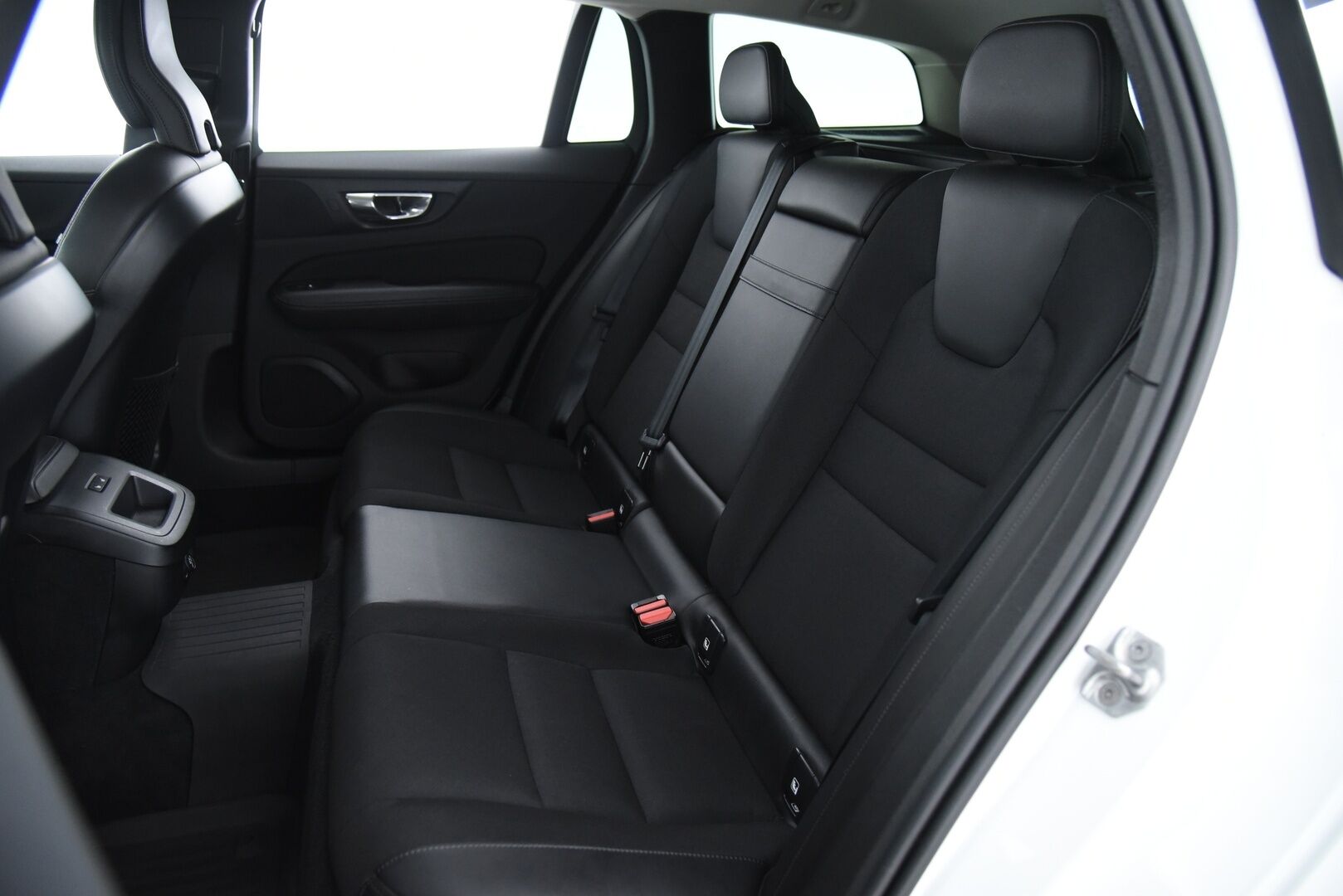 Volvo V60 2020 T4 Business aut / Webasto / LED / Keyless / P-tutka / VOC / - Suomi-auto / Merkkihuollot / Audio. high perf / Dynamic alusta / 