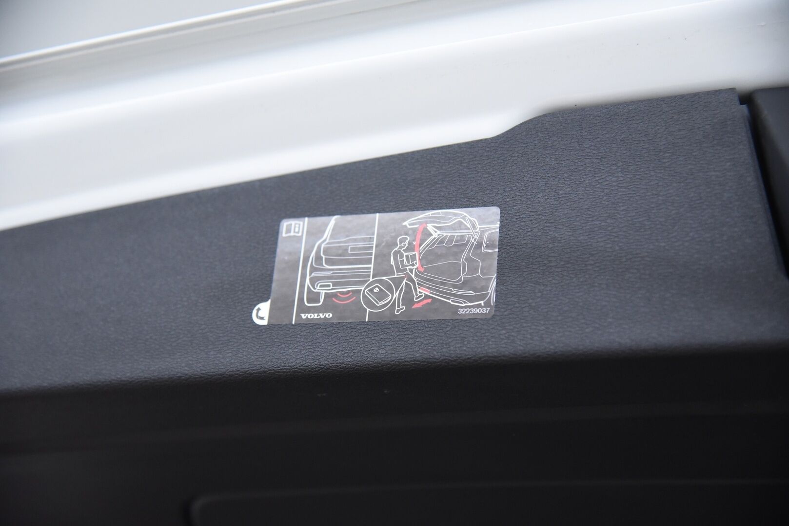 Volvo V60 2020 T4 Business aut / Webasto / LED / Keyless / P-tutka / VOC / - Rehti bensa! / Suomi-auto / Merkkihuollot / Audio. high perf / Dynamic alusta / - HULLU BLACKWEEK KORKOTARJOUS 2,49%