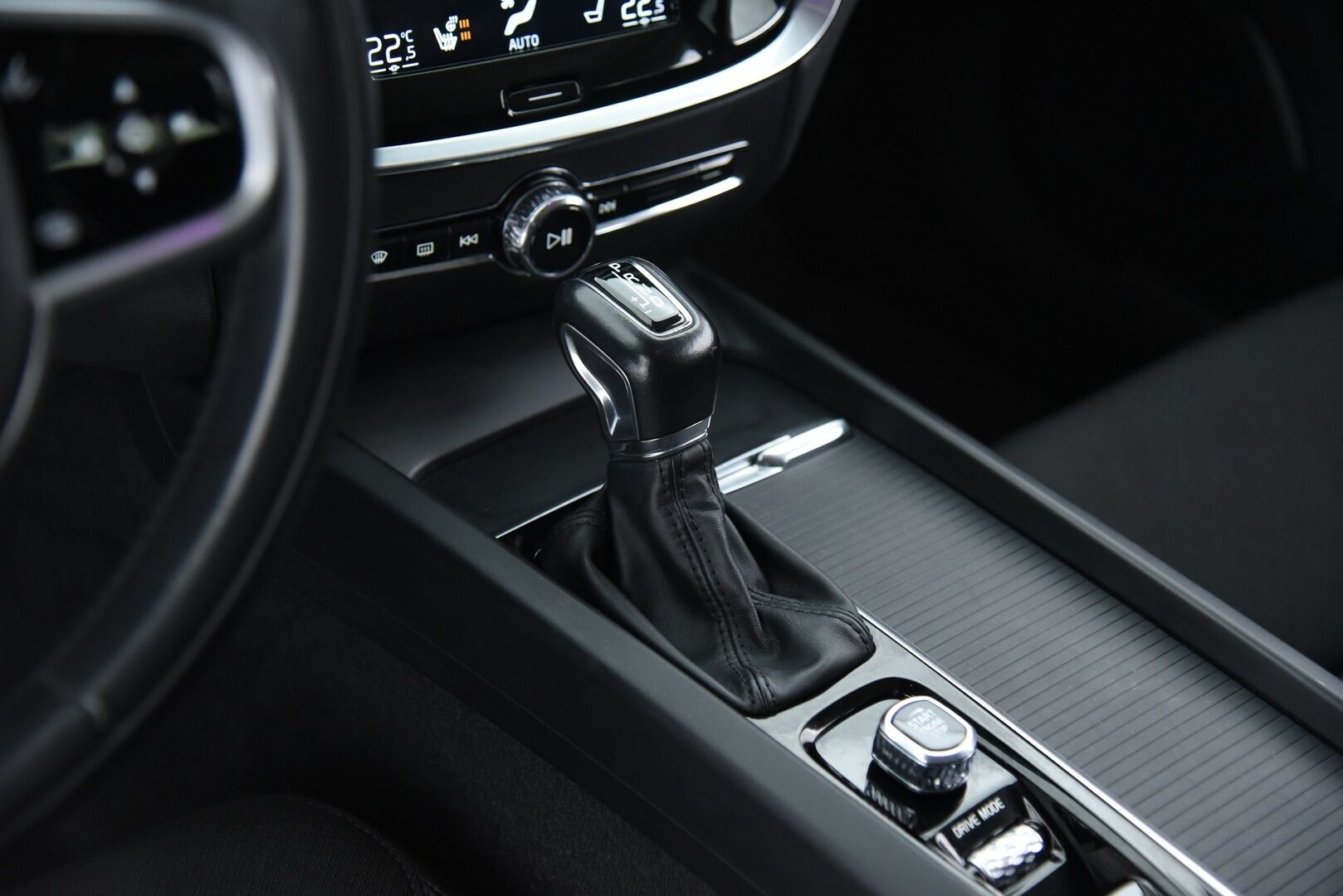 Volvo V60 2020 T4 Business aut / Webasto / LED / Keyless / P-tutka / VOC / - Suomi-auto / Merkkihuollot / Audio. high perf / Dynamic alusta / 