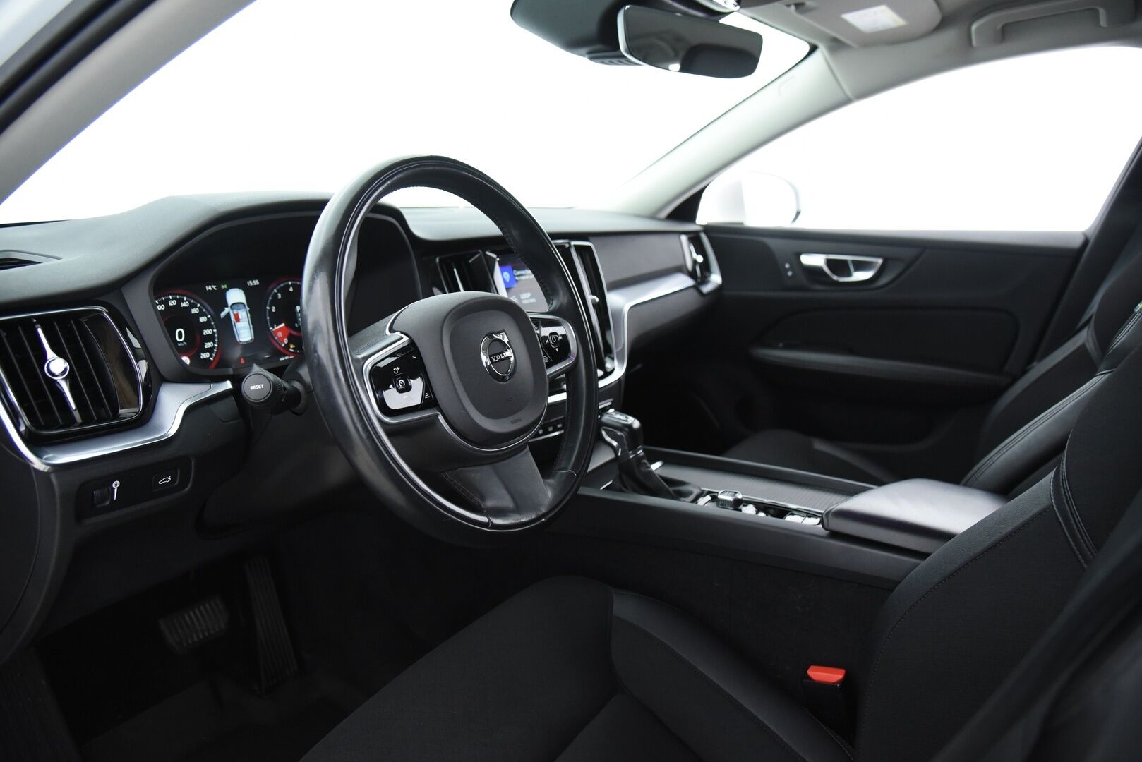 Volvo V60 2020 T4 Business aut / Webasto / LED / Keyless / P-tutka / VOC / - Suomi-auto / Merkkihuollot / Audio. high perf / Dynamic alusta / 