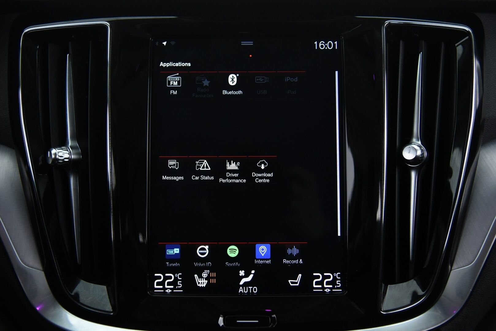 Volvo V60 2020 T4 Business aut / Webasto / LED / Keyless / P-tutka / VOC / - Suomi-auto / Merkkihuollot / Audio. high perf / Dynamic alusta / 