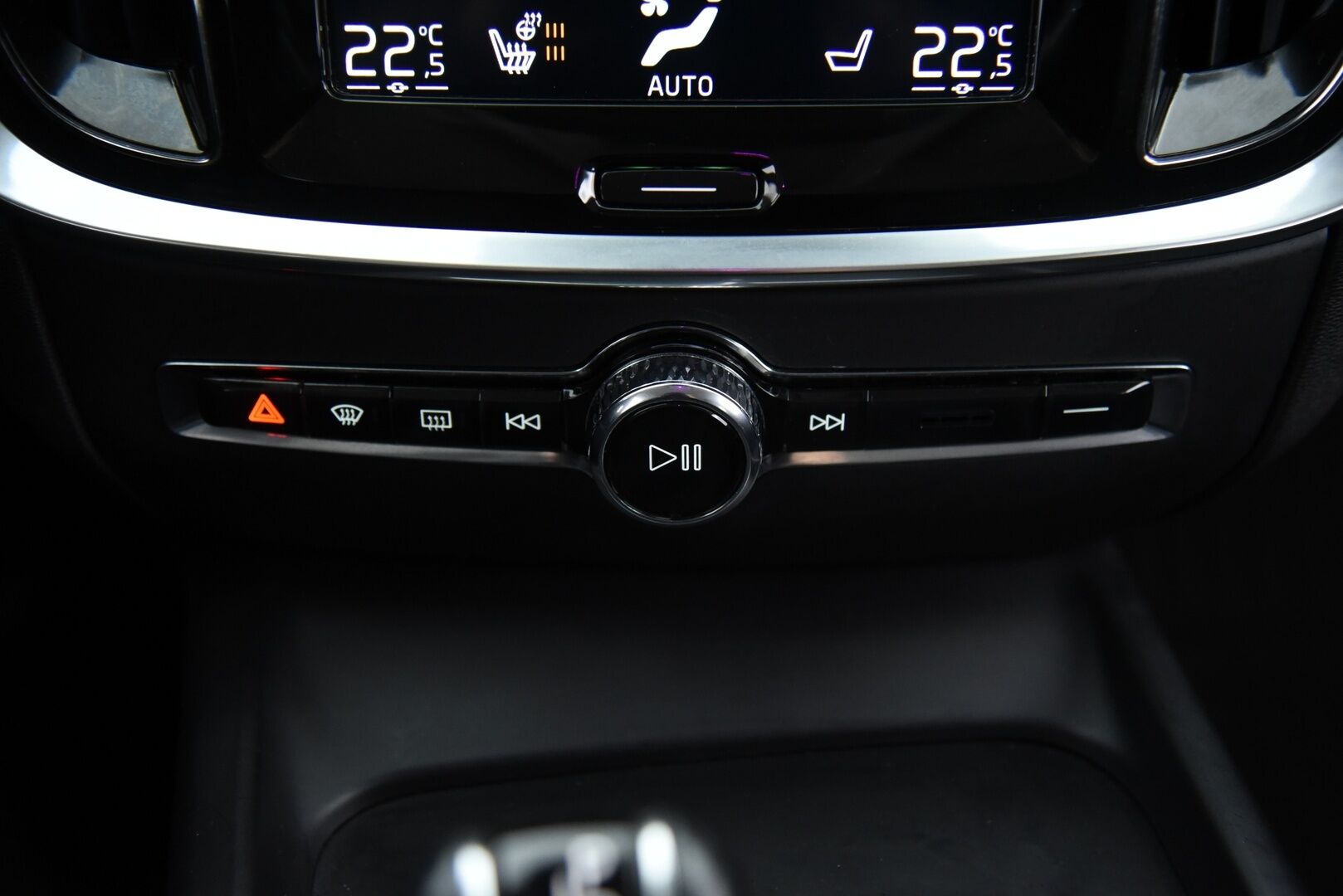 Volvo V60 2020 T4 Business aut / Webasto / LED / Keyless / P-tutka / VOC / - Suomi-auto / Merkkihuollot / Audio. high perf / Dynamic alusta / 