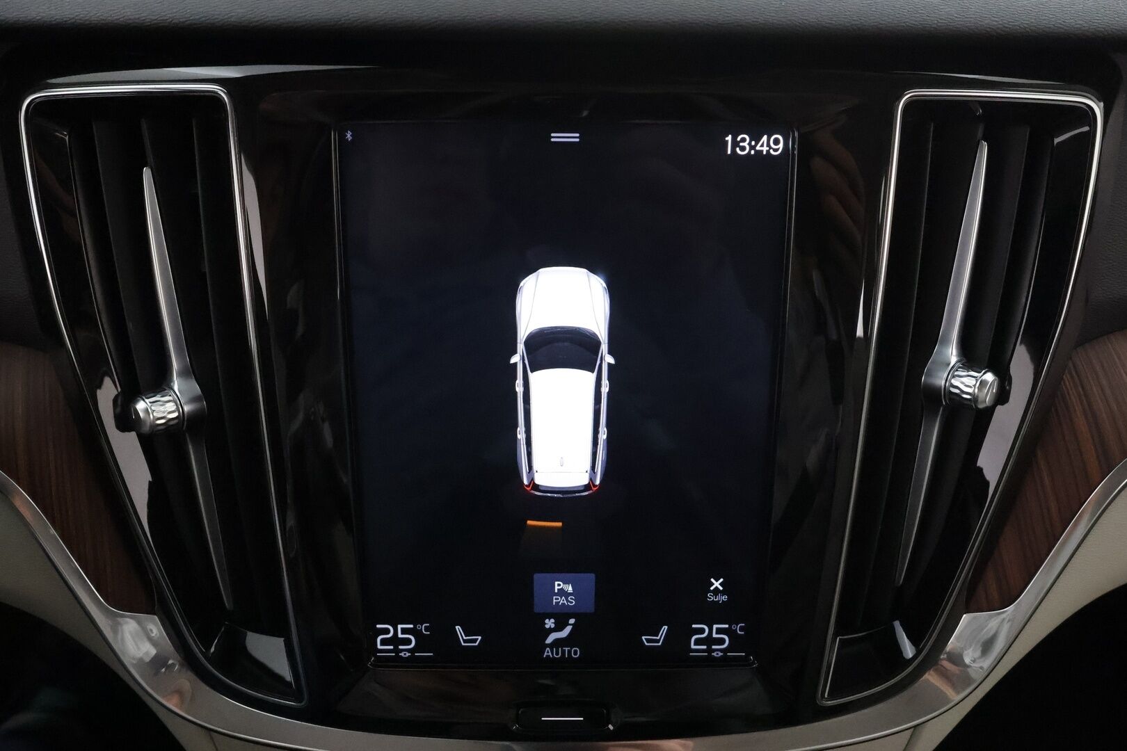 Volvo V60 2020 T4 Business aut * ACC / P.tutka / Muistipenkit / Webasto / LED / Navi / Vaaleat sporttinahat / KeylessGo * - Jakopää tehty 3/26 / Suomi-auto / Kahdet renkaat aluvanteilla