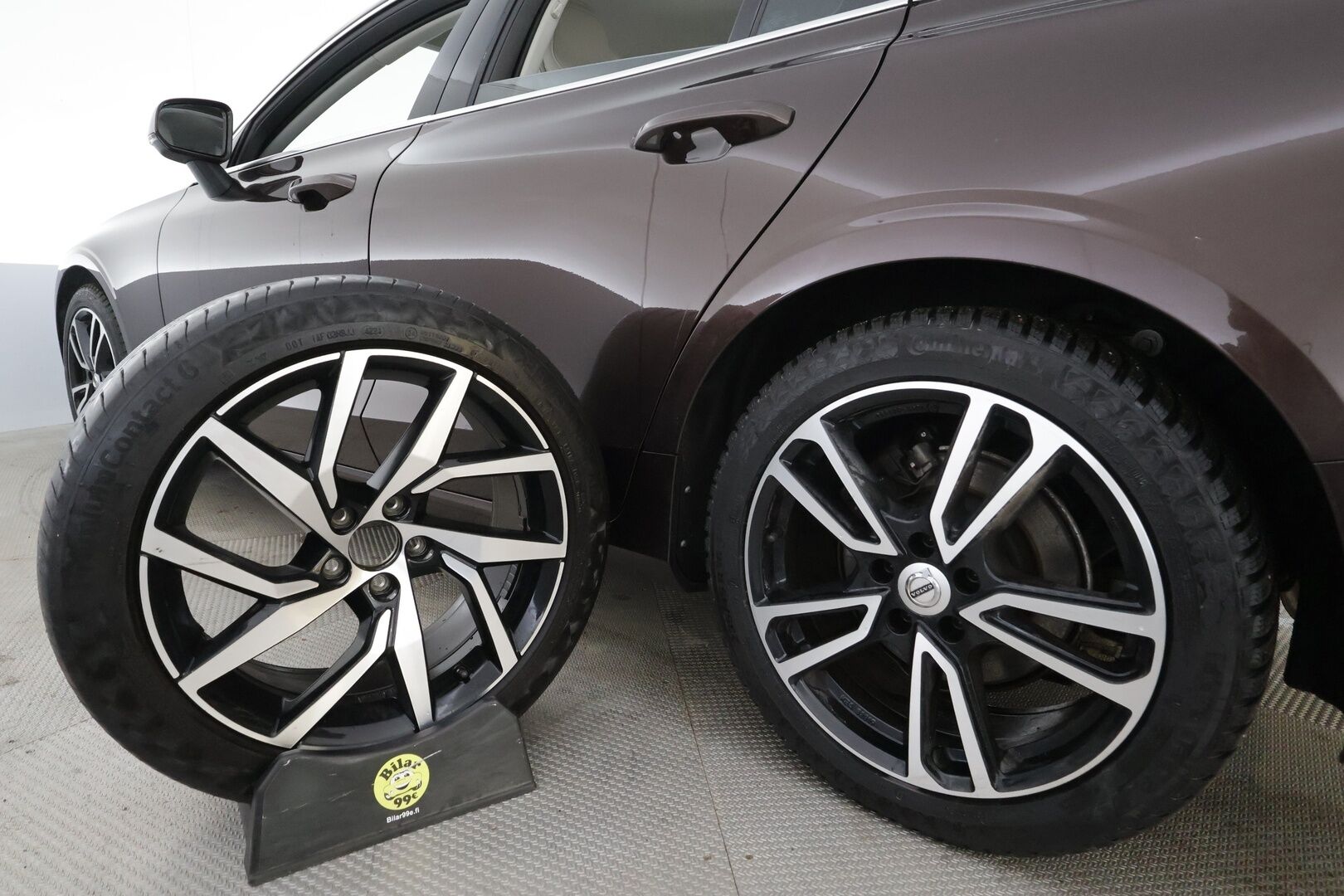 Volvo V60 2020 T4 Business aut * ACC / P.tutka / Muistipenkit / Webasto / LED / Navi / Vaaleat sporttinahat / KeylessGo * - Suomi-auto / Kahdet renkaat aluvanteilla