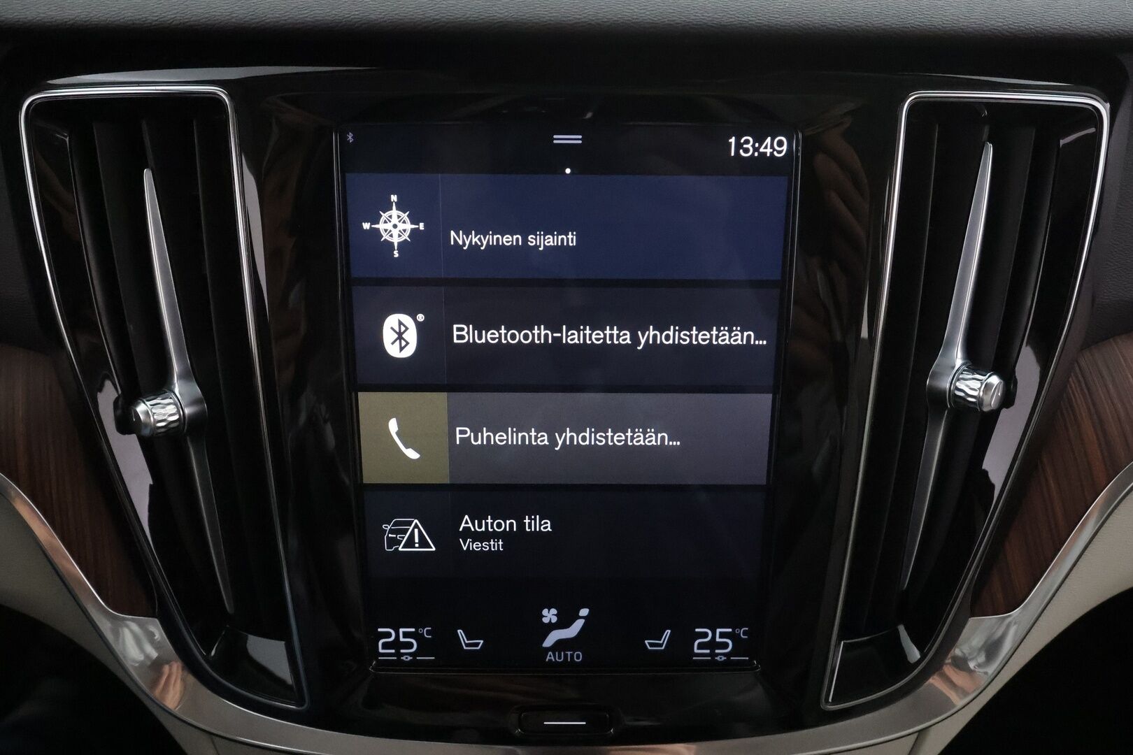 Volvo V60 2020 T4 Business aut * ACC / P.tutka / Muistipenkit / Webasto / LED / Navi / Vaaleat sporttinahat / KeylessGo * - Suomi-auto / Kahdet renkaat aluvanteilla