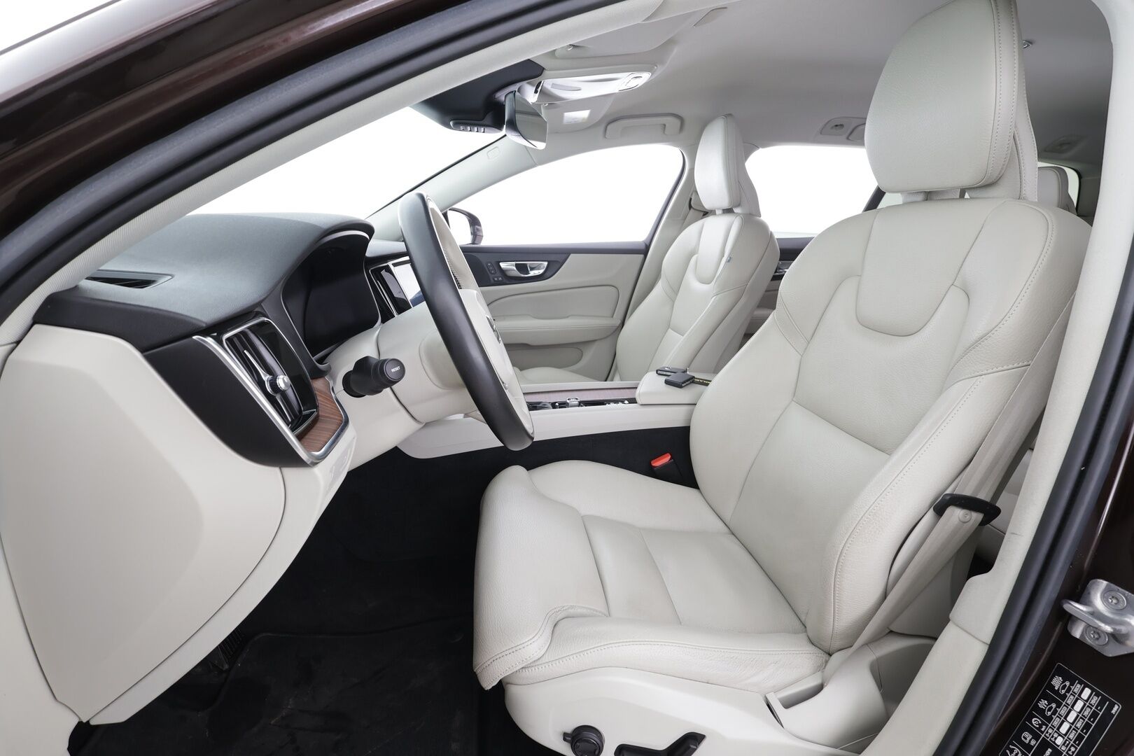 Volvo V60 2020 T4 Business aut * ACC / P.tutka / Muistipenkit / Webasto / LED / Navi / Vaaleat sporttinahat / KeylessGo * - Suomi-auto / Kahdet renkaat aluvanteilla