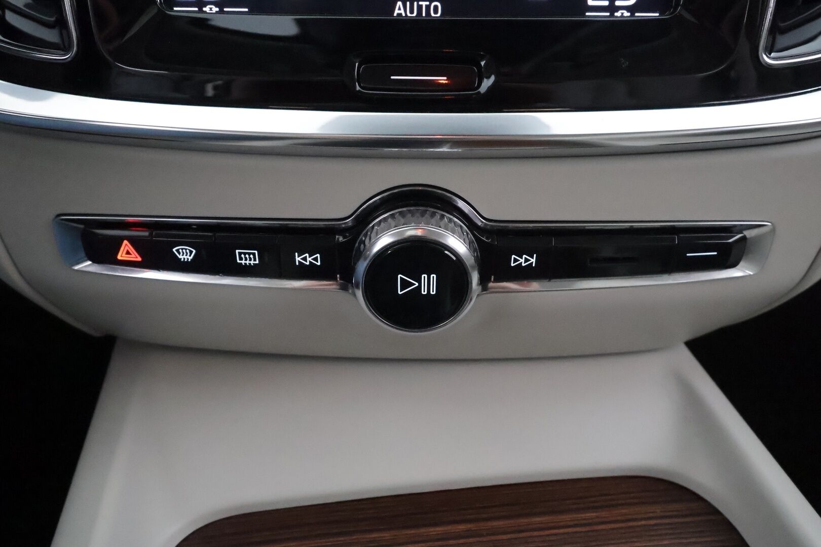 Volvo V60 2020 T4 Business aut * ACC / P.tutka / Muistipenkit / Webasto / LED / Navi / Vaaleat sporttinahat / KeylessGo * - Suomi-auto / Kahdet renkaat aluvanteilla