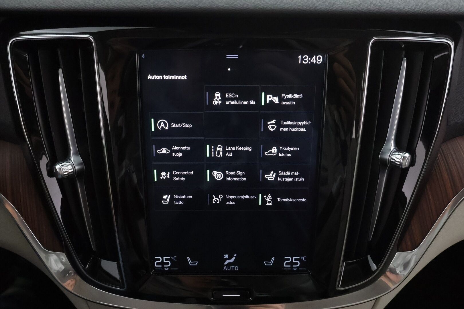 Volvo V60 2020 T4 Business aut * ACC / P.tutka / Muistipenkit / Webasto / LED / Navi / Vaaleat sporttinahat / KeylessGo * - Suomi-auto / Kahdet renkaat aluvanteilla