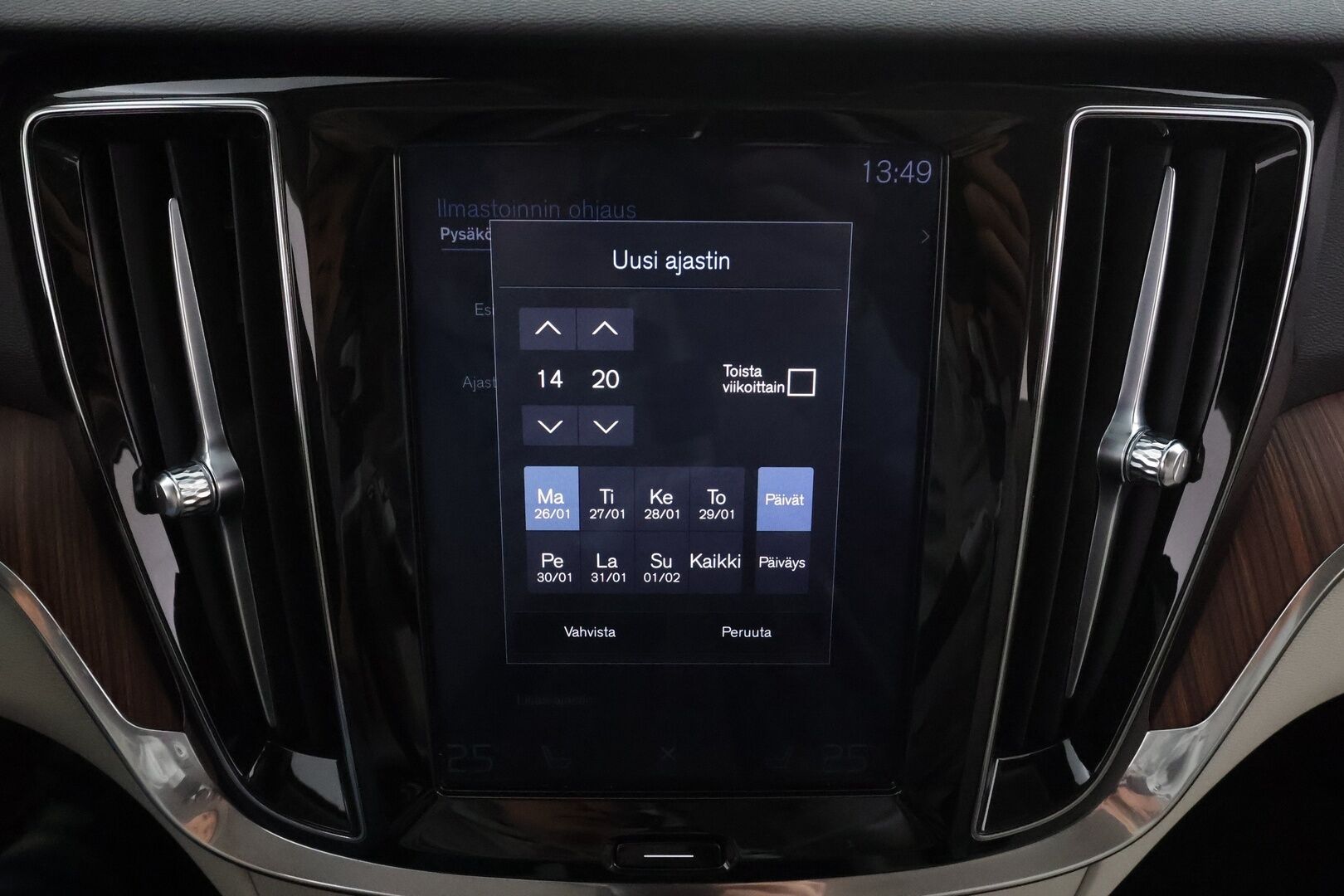 Volvo V60 2020 T4 Business aut * ACC / P.tutka / Muistipenkit / Webasto / LED / Navi / Vaaleat sporttinahat / KeylessGo * - Suomi-auto / Kahdet renkaat aluvanteilla