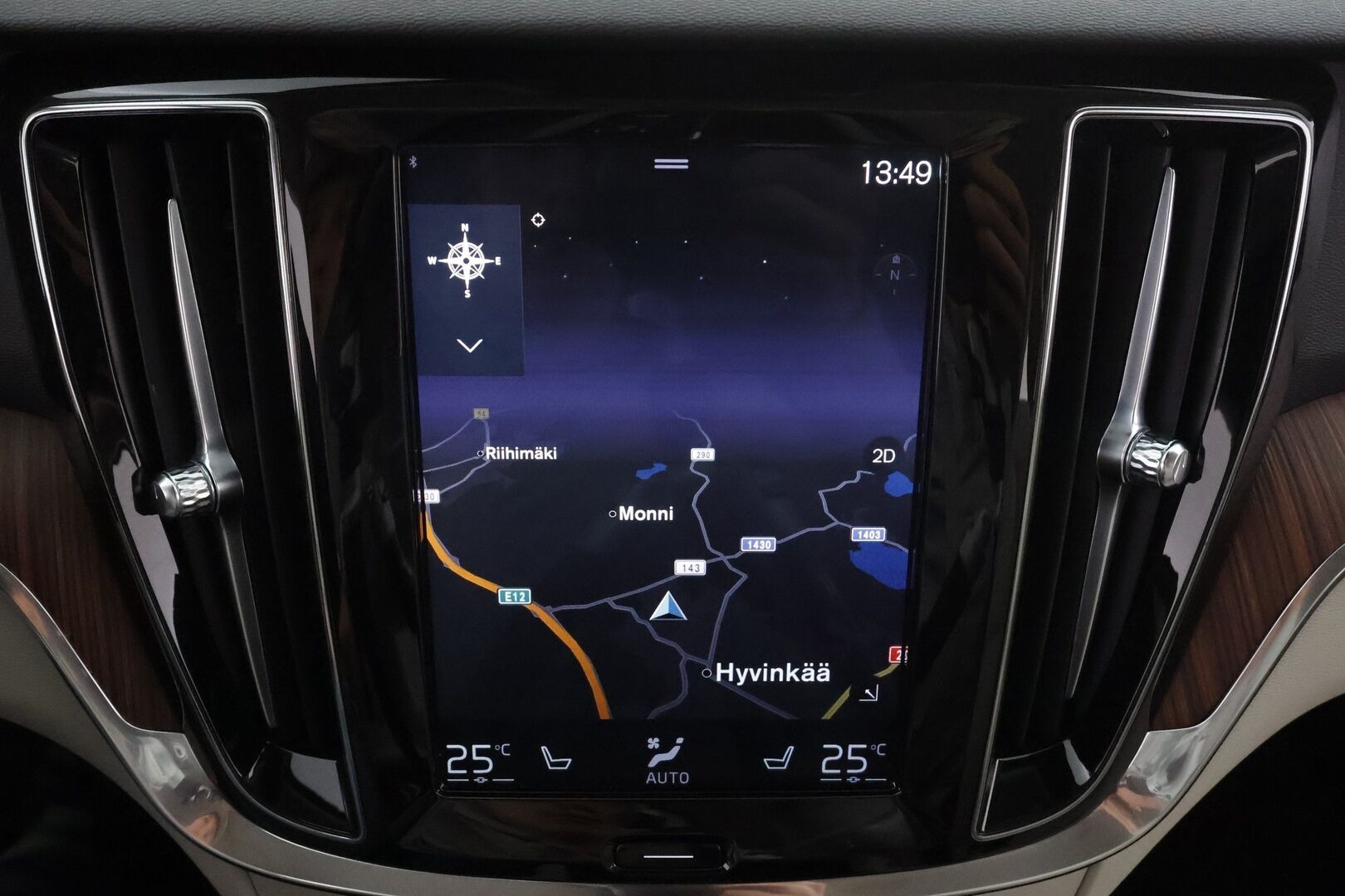 Volvo V60 2020 T4 Business aut * ACC / P.tutka / Muistipenkit / Webasto / LED / Navi / Vaaleat sporttinahat / KeylessGo * - Suomi-auto / Kahdet renkaat aluvanteilla