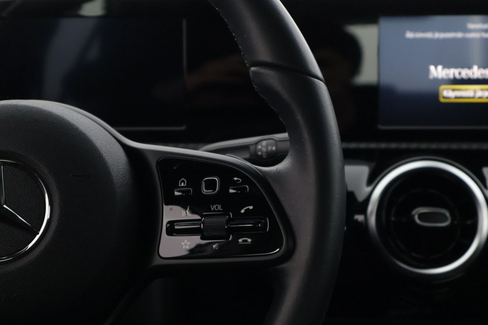 Mercedes-Benz A 2020 200 A sedan Launch Edition Style * Sporttipenkit / Puolnahat / Led-ajovalot / Peruutuskamera * - * Suomi-auto / Merkkihuollettu  / Vähän ajettu *