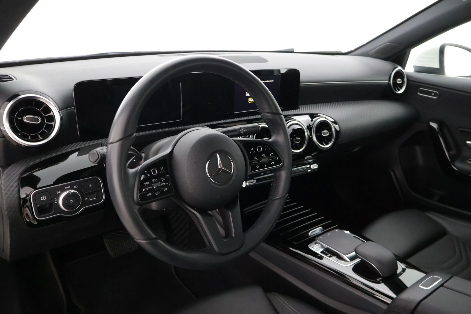 Mercedes-Benz A 2020 200 A sedan Launch Edition Style * Sporttipenkit / Puolnahat / Led-ajovalot / Peruutuskamera * - * Suomi-auto / Merkkihuollettu  / Vähän ajettu *