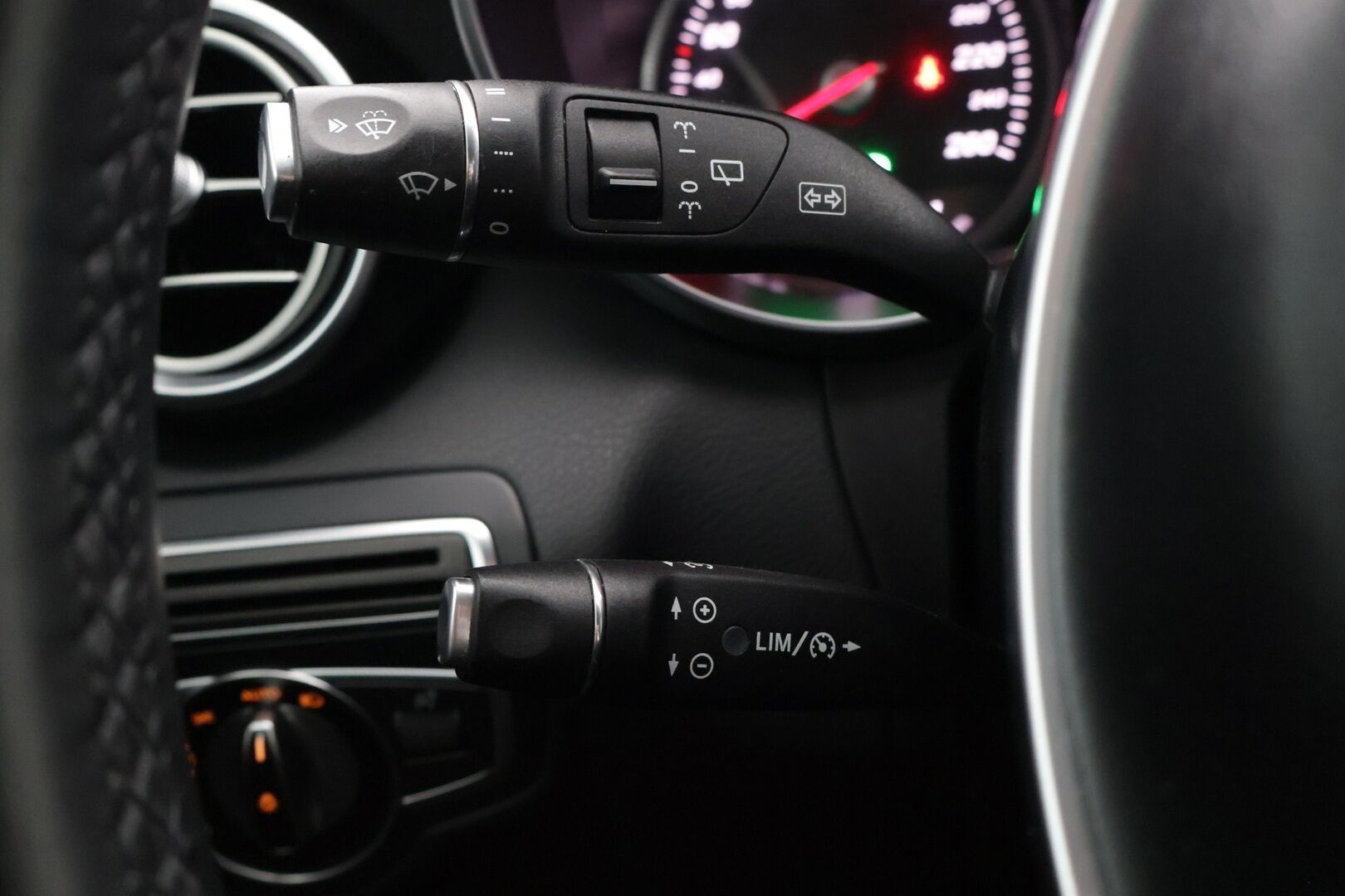 Mercedes-Benz C 2016 C 220 d 4MATIC AMG * Webasto / Sähkötoiminen takaluukku / Sähkötoiminen vetokoukku / LED High Performance ajovalot * - Night Paketti / Uudehkot kesärenkaat / Todella siisti kuntoinen *