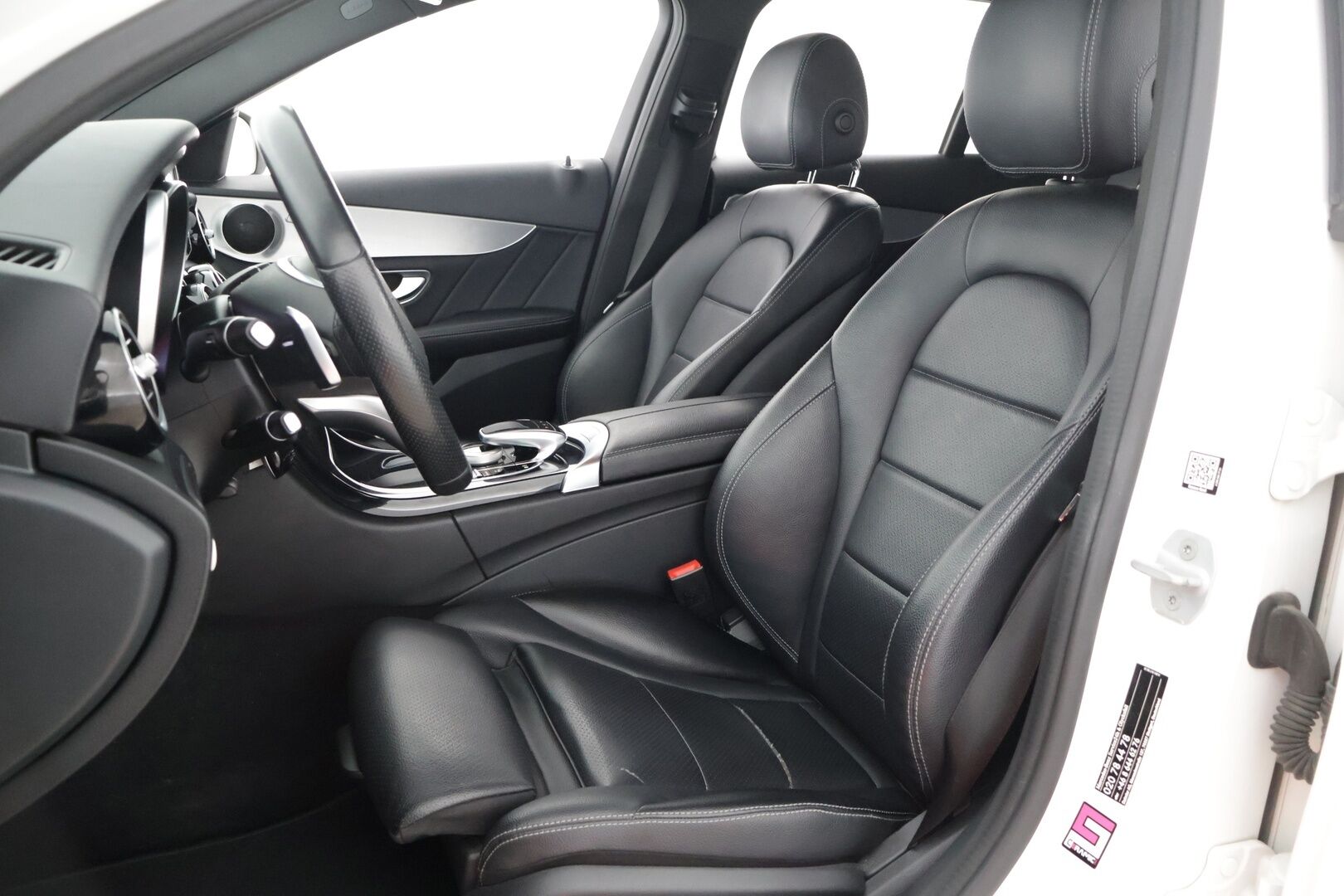 Mercedes-Benz C 2016 C 220 d 4MATIC AMG * Webasto / Sähkötoiminen takaluukku / Sähkötoiminen vetokoukku / LED High Performance ajovalot * - Night Paketti / Uudehkot kesärenkaat / Todella siisti kuntoinen *