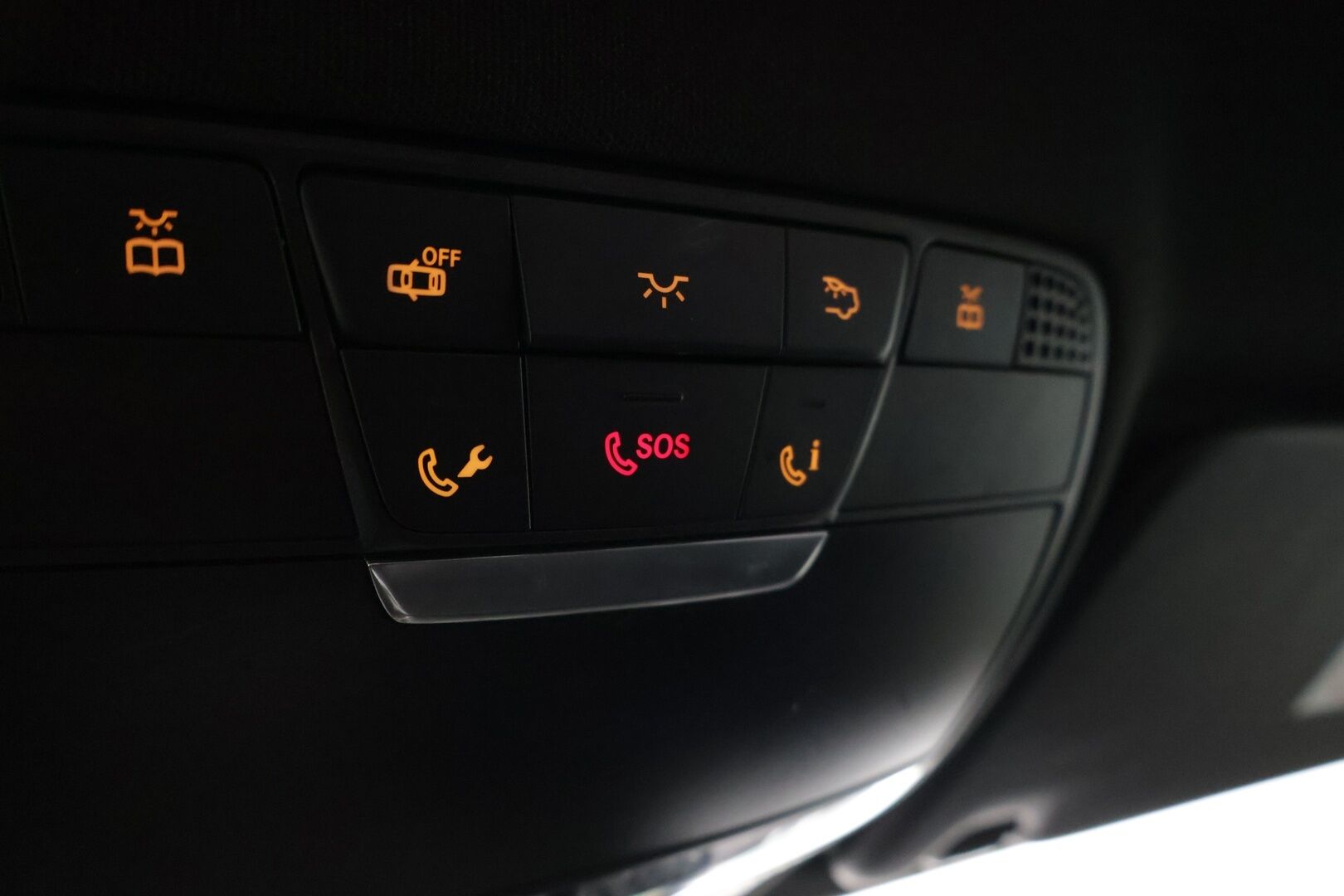 Mercedes-Benz C 2016 C 220 d 4MATIC AMG * Webasto / Sähkötoiminen takaluukku / Sähkötoiminen vetokoukku / LED High Performance ajovalot * - Night Paketti / Uudehkot kesärenkaat / Todella siisti kuntoinen *