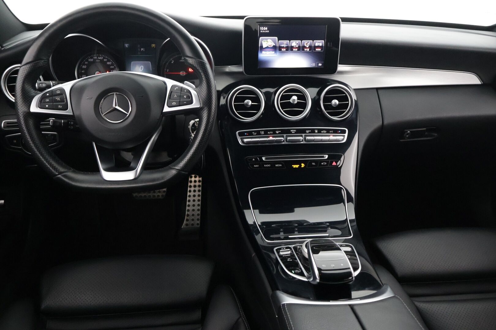 Mercedes-Benz C 2016 C 220 d 4MATIC AMG * Webasto / Sähkötoiminen takaluukku / Sähkötoiminen vetokoukku / LED High Performance ajovalot * - Night Paketti / Uudehkot kesärenkaat / Todella siisti kuntoinen *