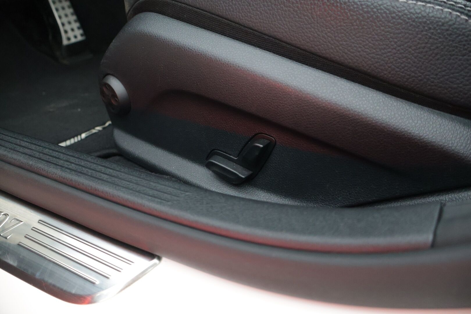 Mercedes-Benz C 2016 C 220 d 4MATIC AMG * Webasto / Sähkötoiminen takaluukku / Sähkötoiminen vetokoukku / LED High Performance ajovalot * - Night Paketti / Uudehkot kesärenkaat / Todella siisti kuntoinen *